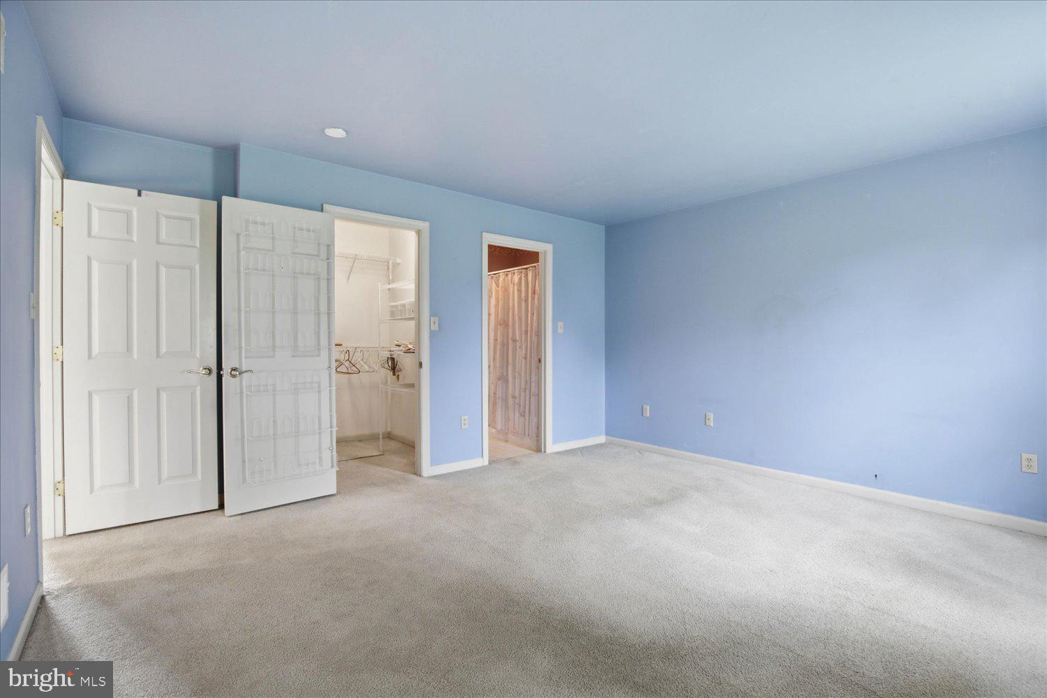 MANOR OAKS - Residential