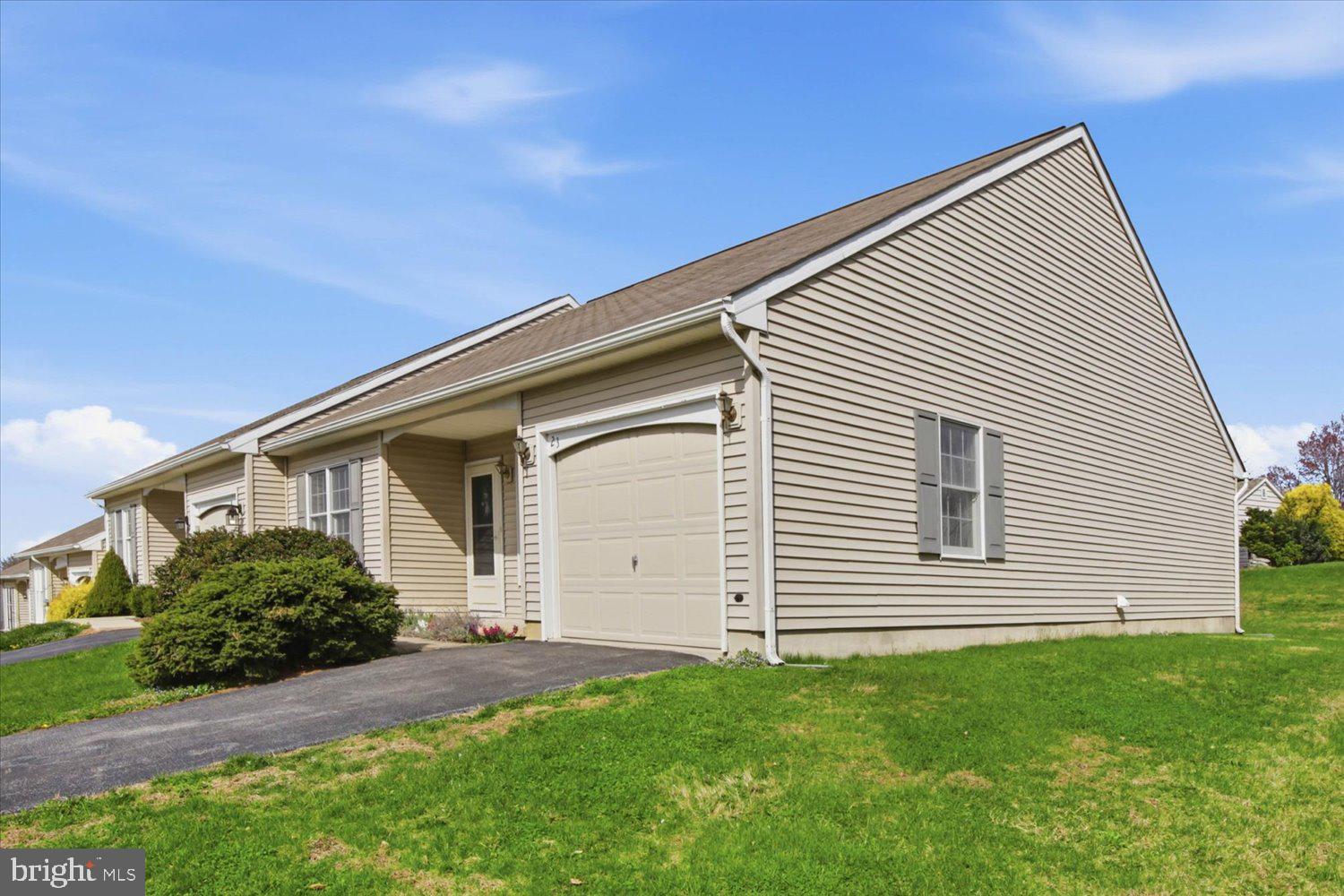 MANOR OAKS - Residential