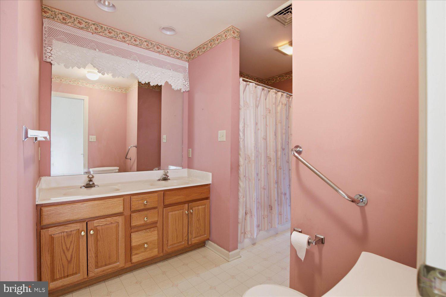 MANOR OAKS - Residential