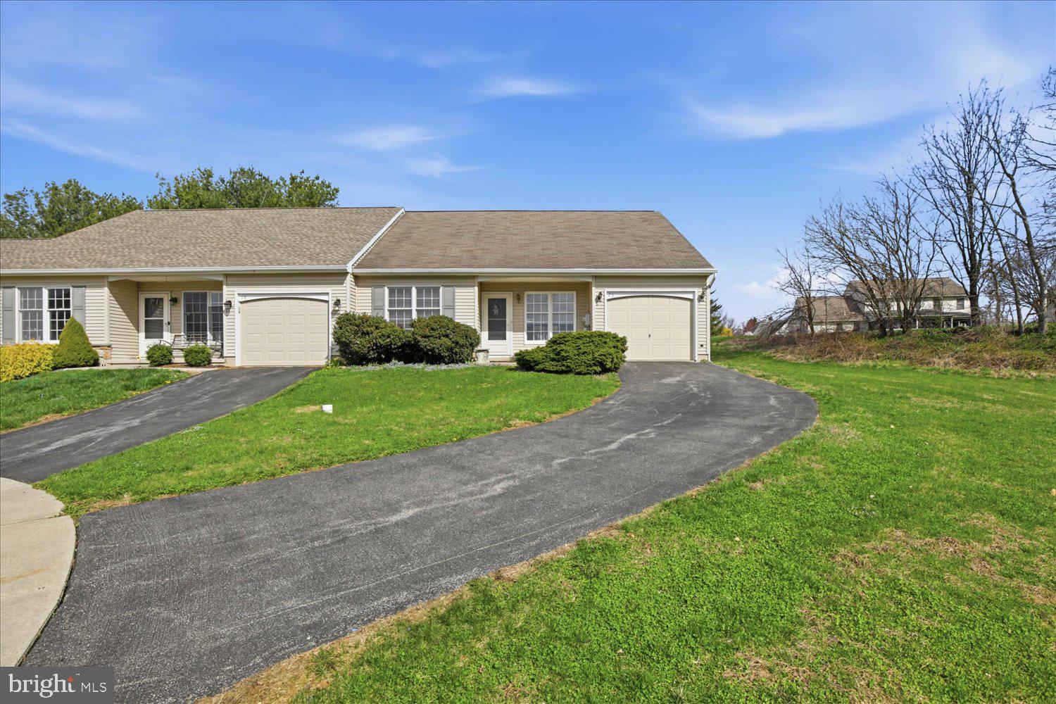 MANOR OAKS - Residential