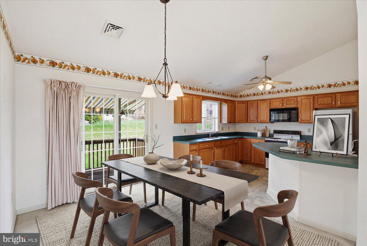 MANOR OAKS - Residential