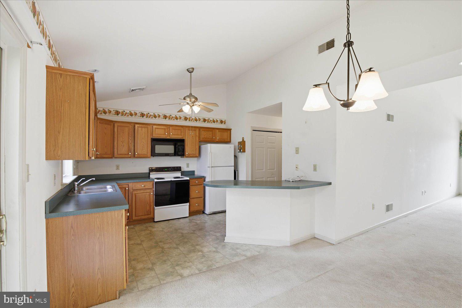 MANOR OAKS - Residential