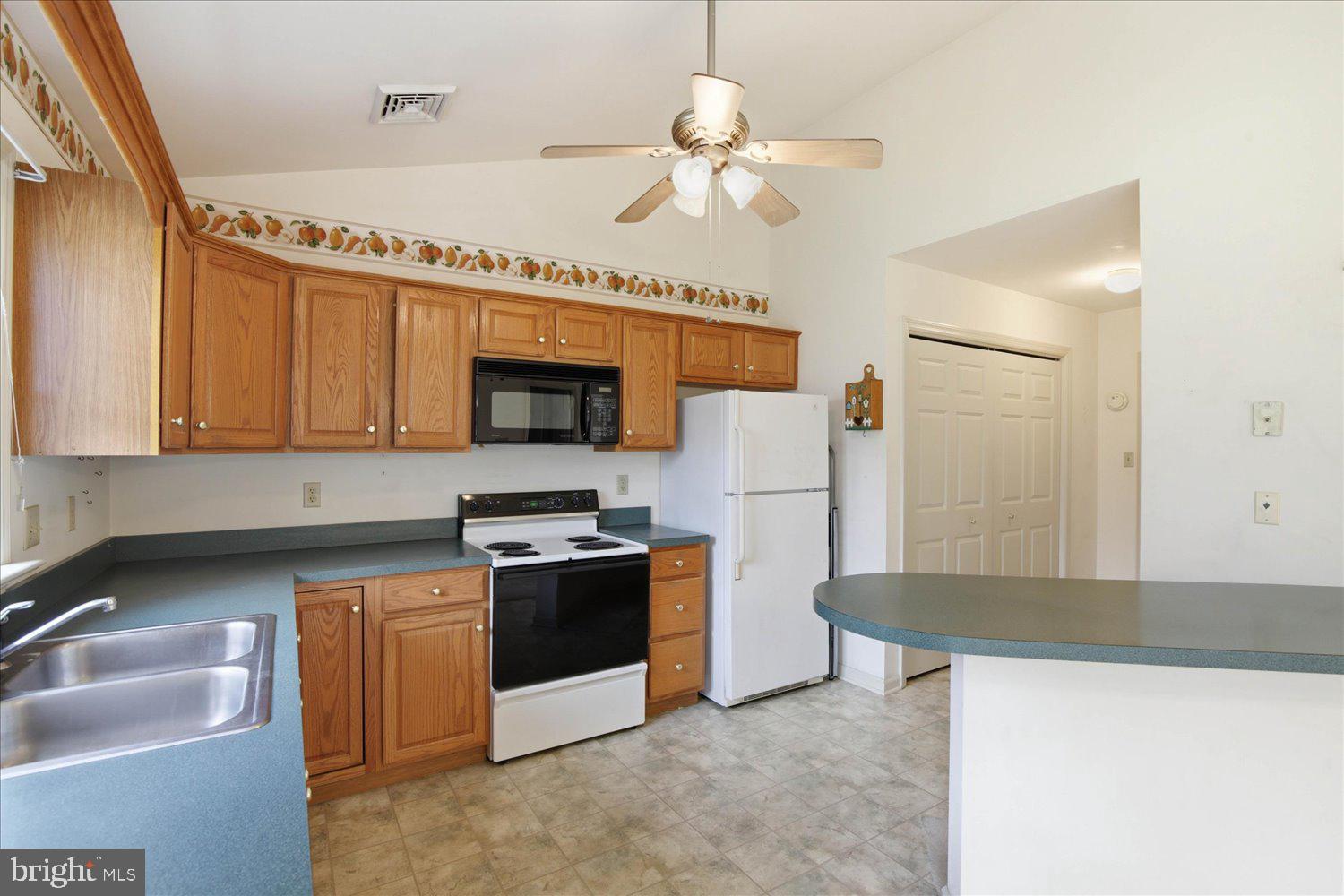 MANOR OAKS - Residential