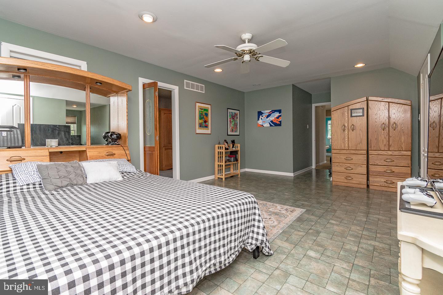 HIDDEN CREEK - Residential