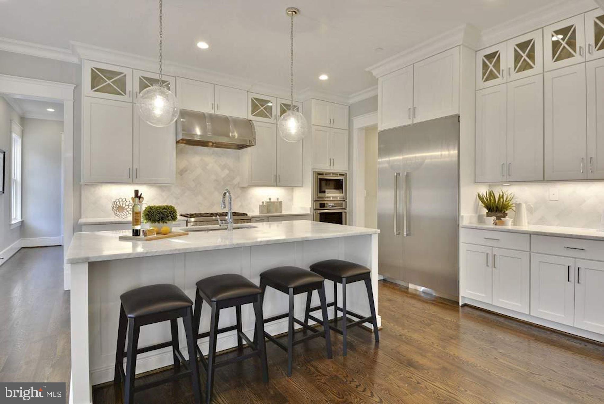 ENGLISH VILLAGE - Residential