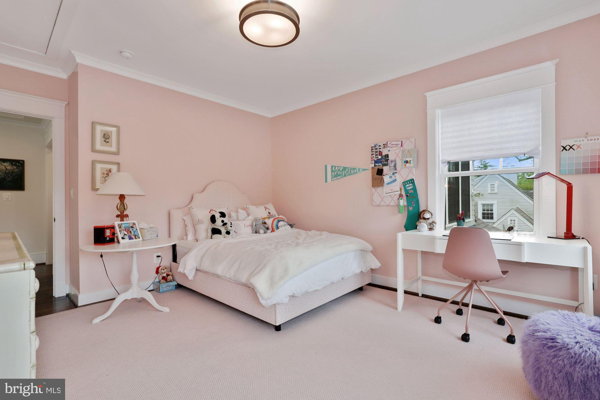 ENGLISH VILLAGE - Residential