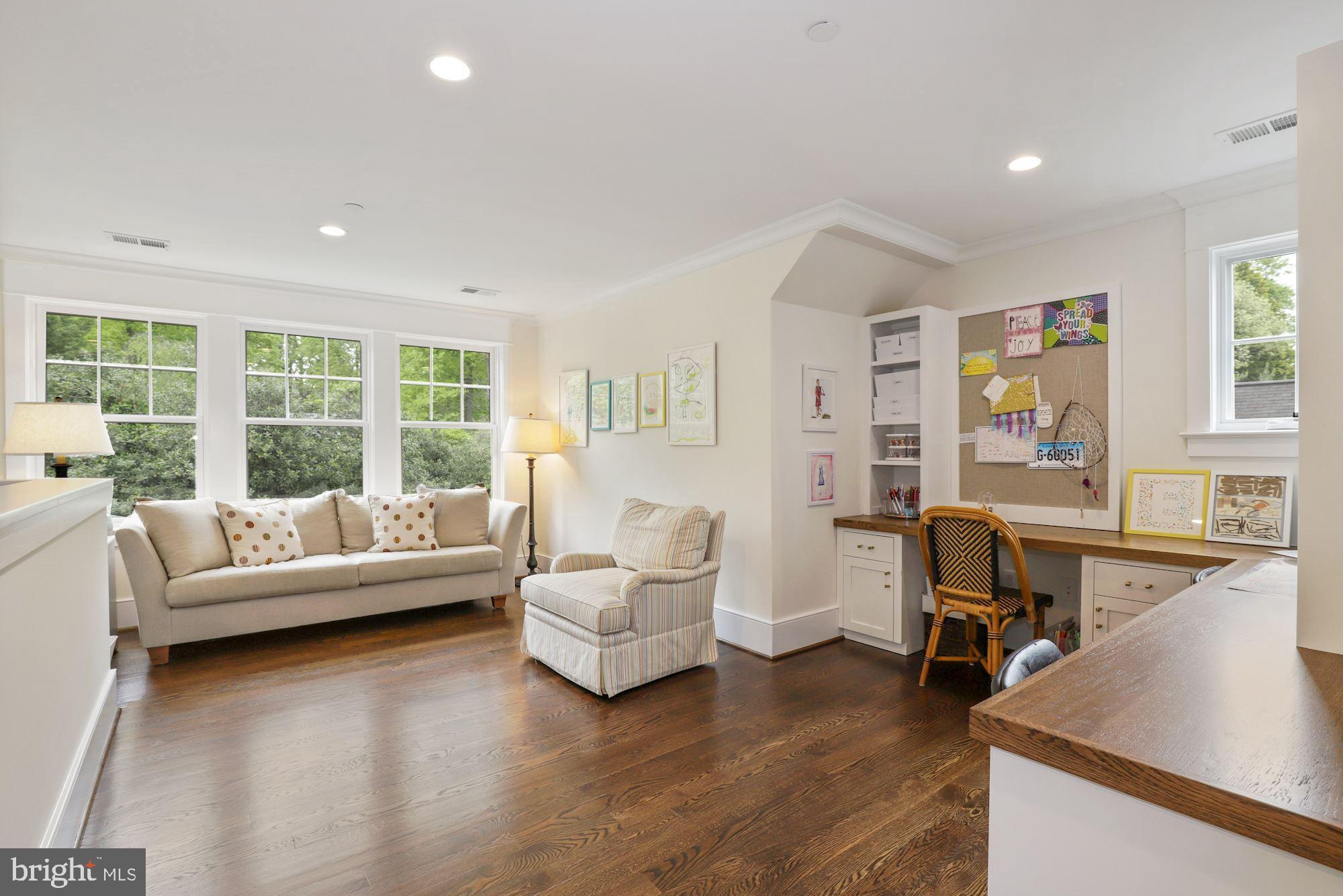 ENGLISH VILLAGE - Residential