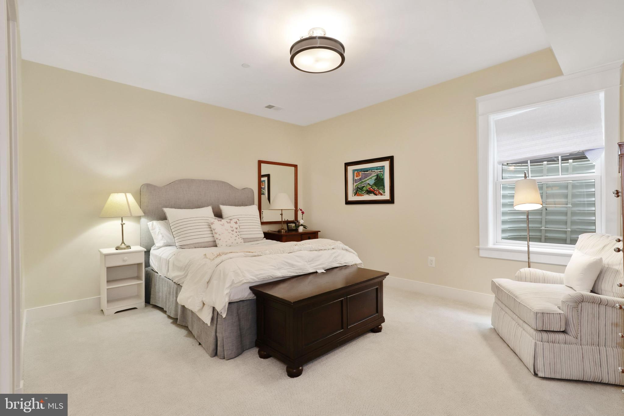 ENGLISH VILLAGE - Residential