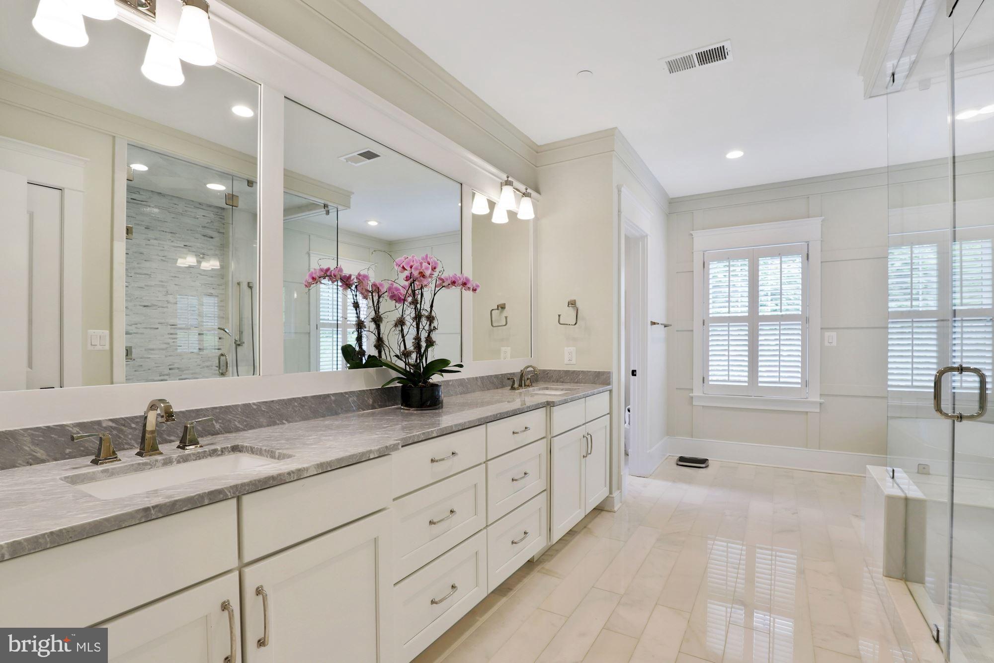 ENGLISH VILLAGE - Residential