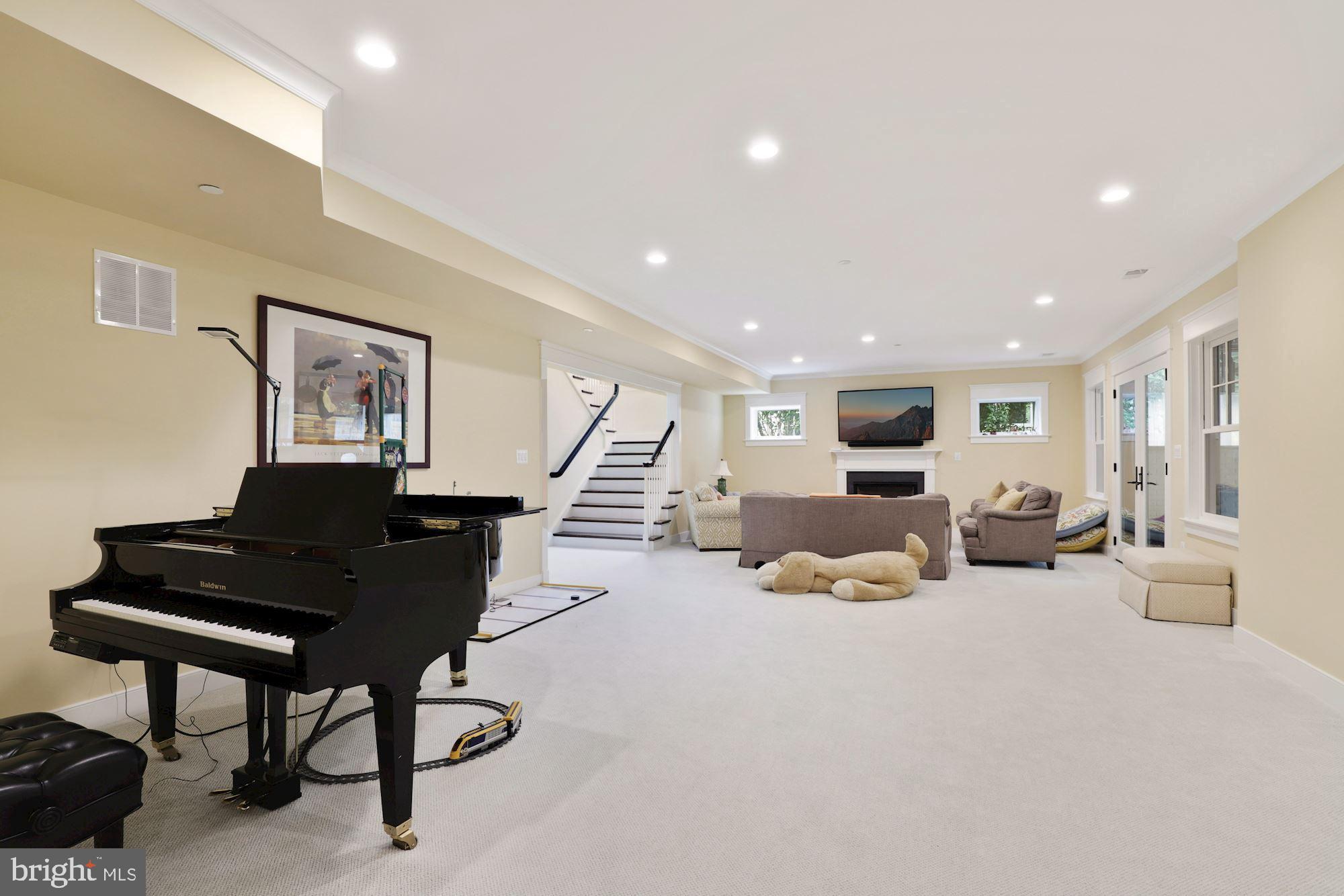 ENGLISH VILLAGE - Residential