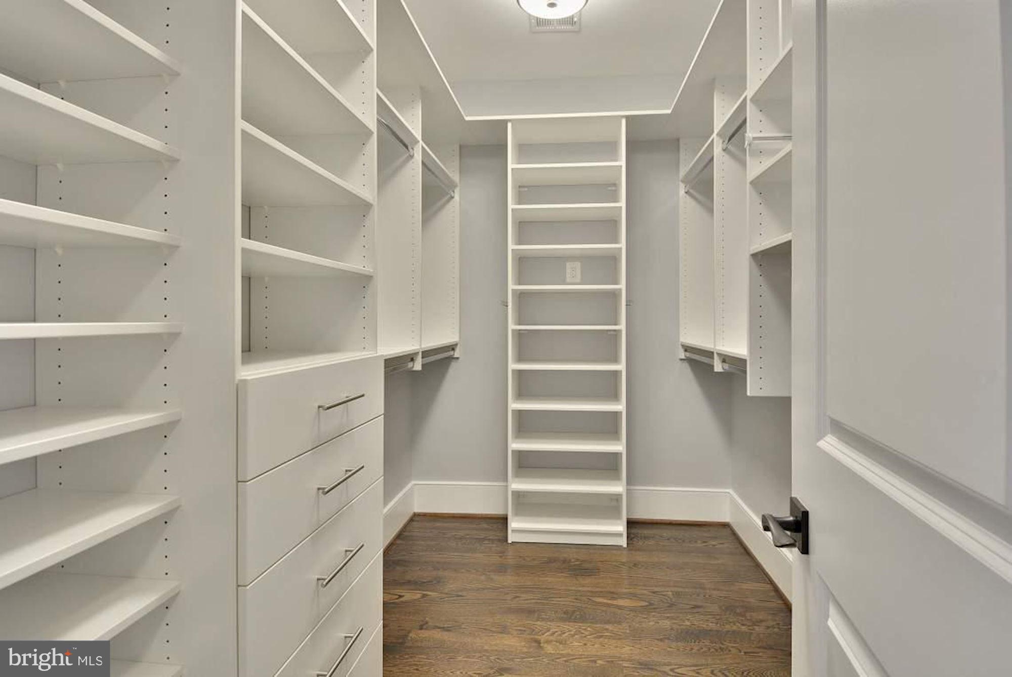 ENGLISH VILLAGE - Residential