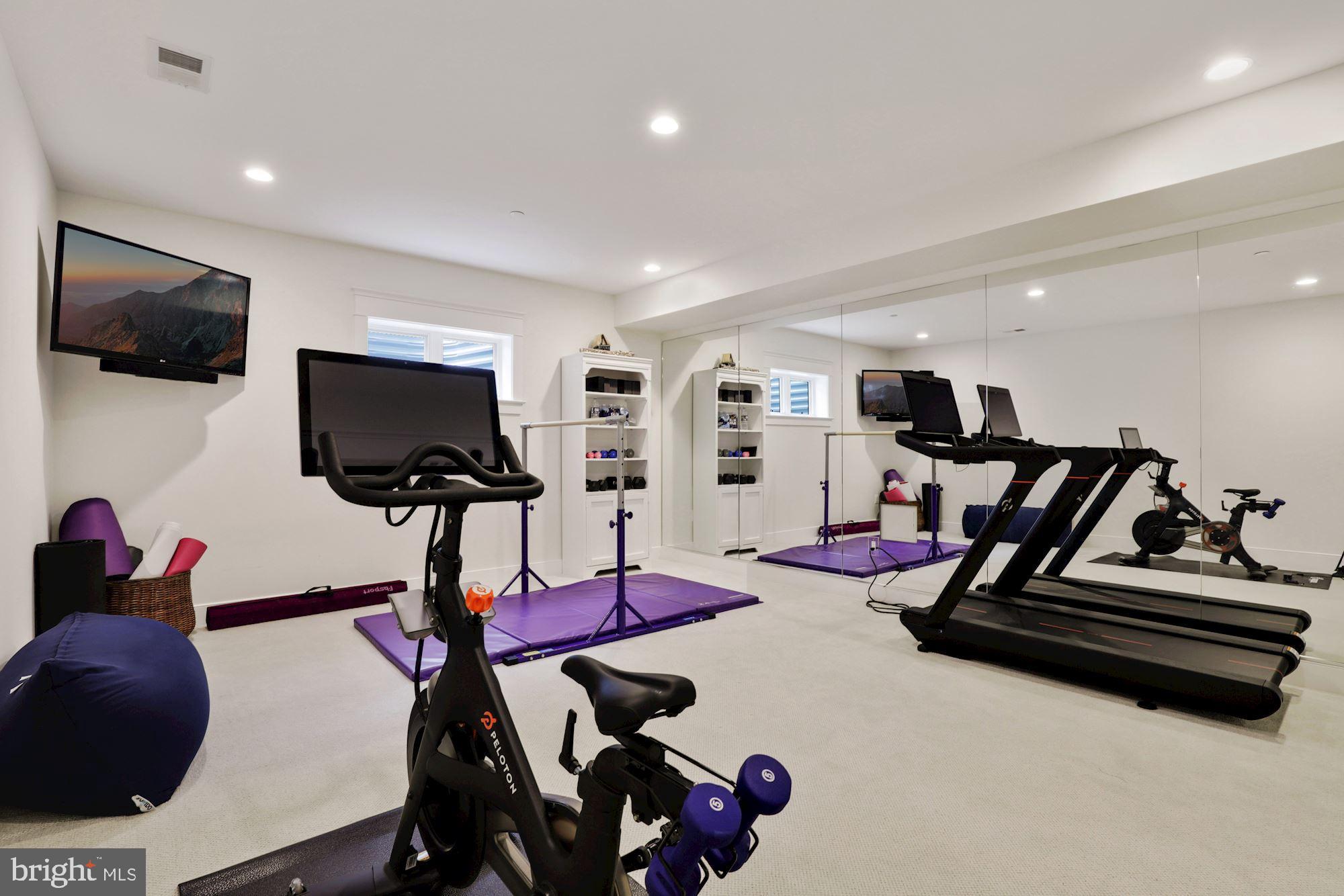 ENGLISH VILLAGE - Residential