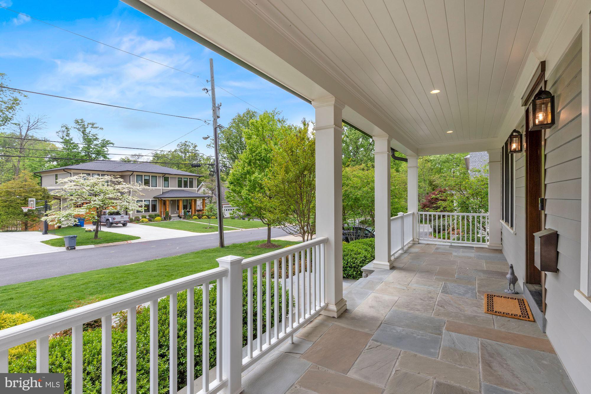 ENGLISH VILLAGE - Residential