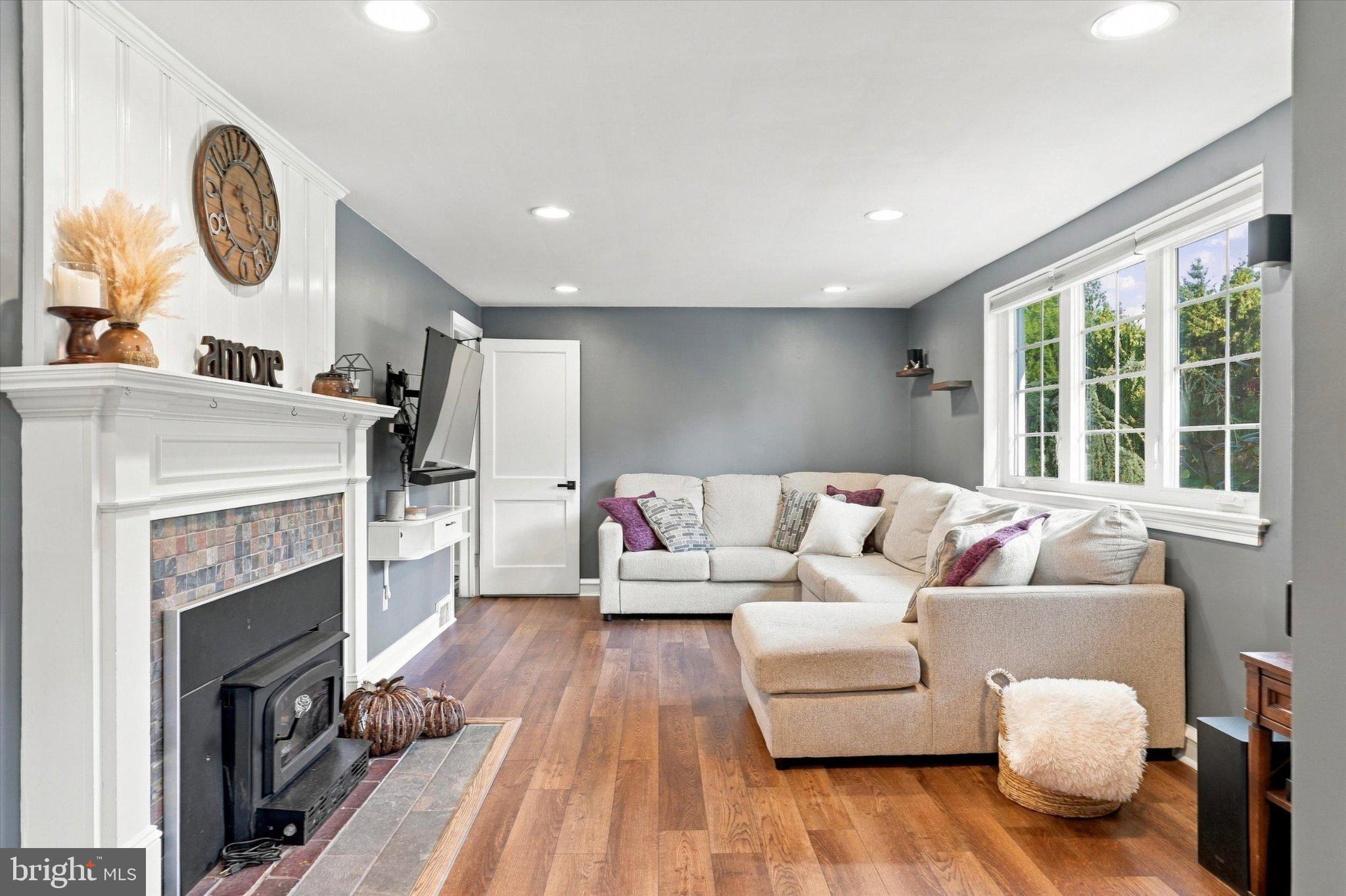 1027 CARDINAL ROAD