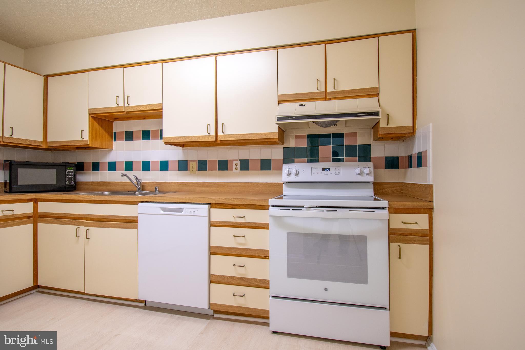 LEISURE WORLD - Residential Lease