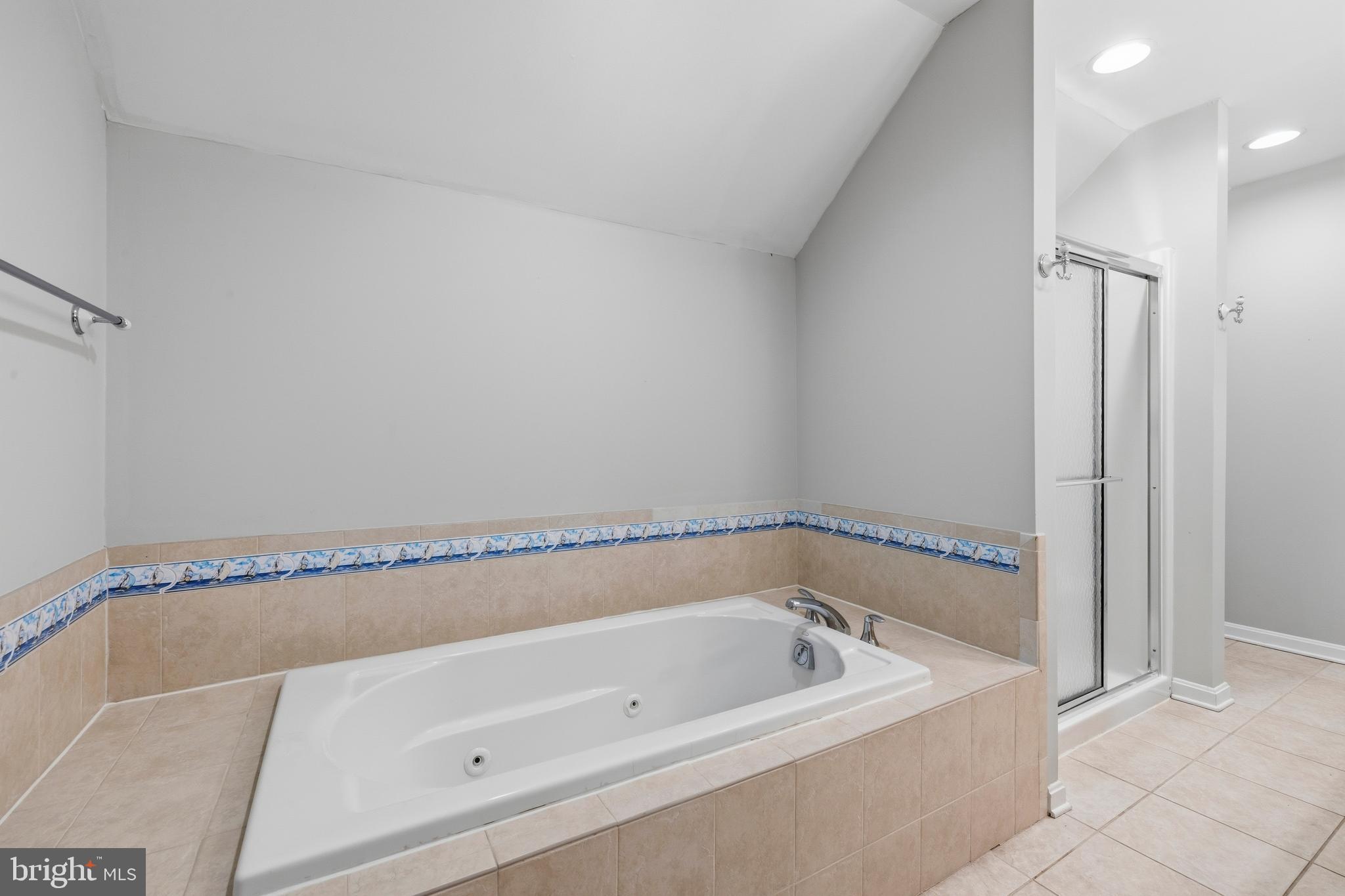 MAYFAIR GLEN - Residential