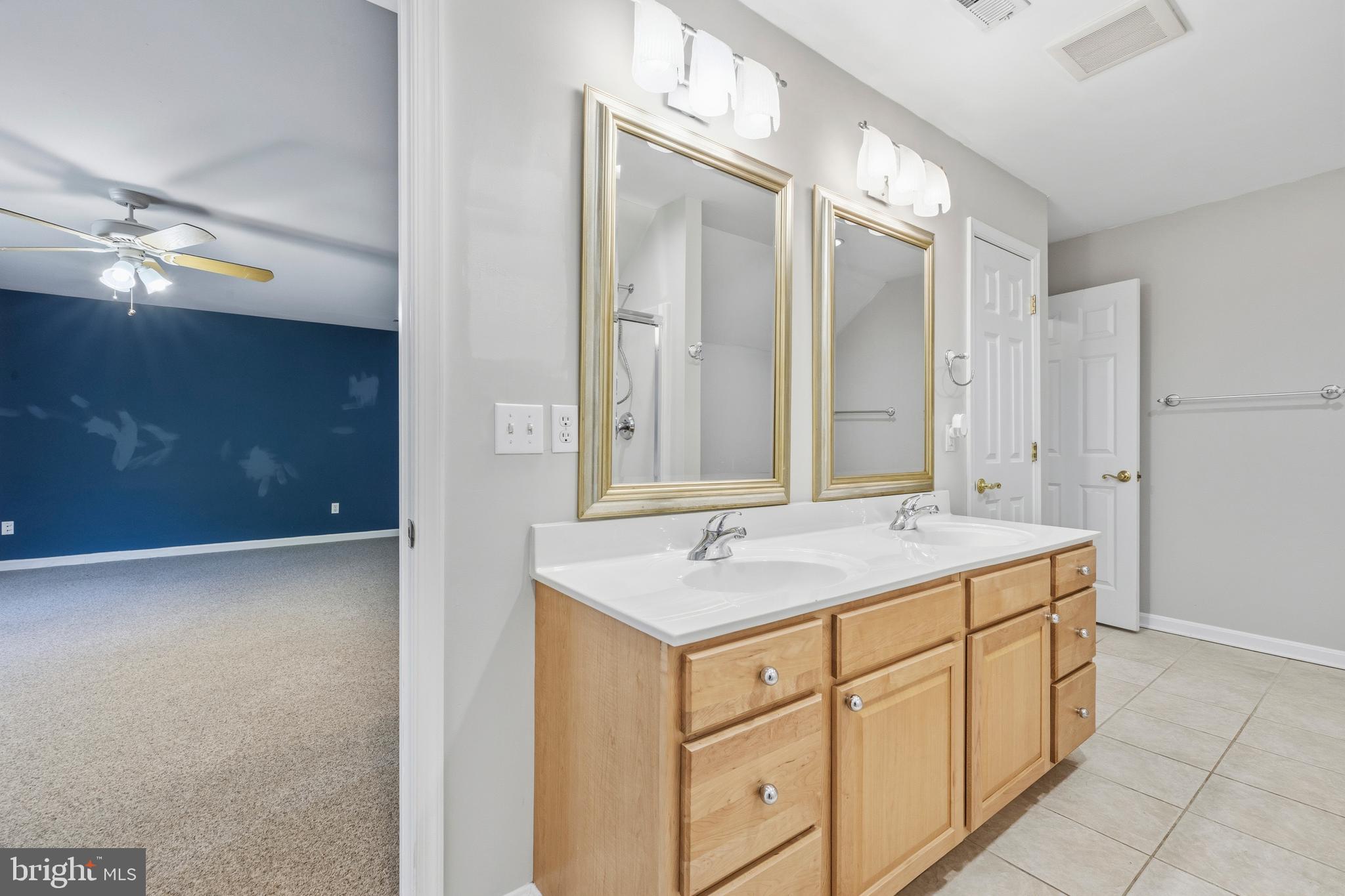 MAYFAIR GLEN - Residential