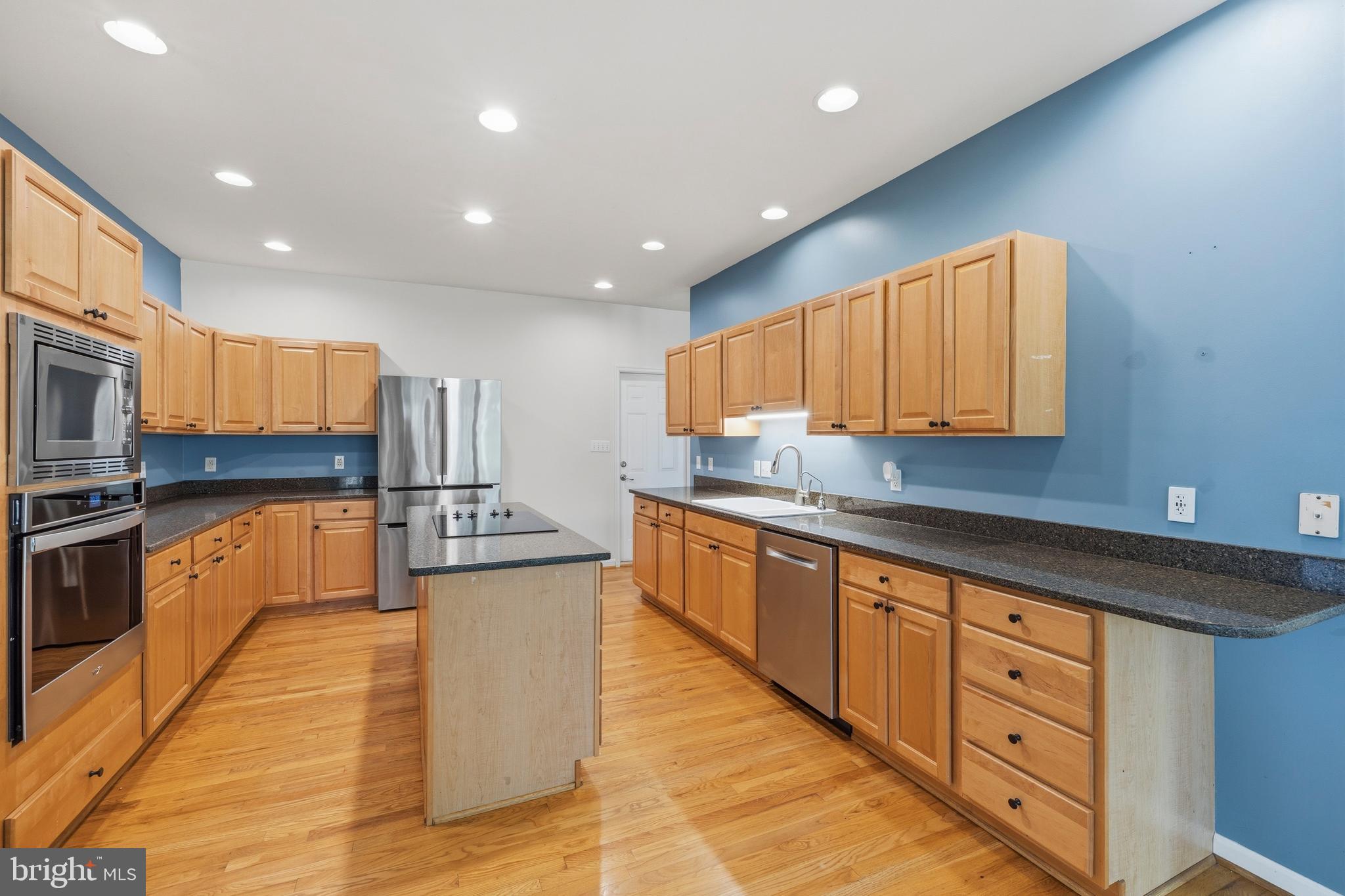 MAYFAIR GLEN - Residential