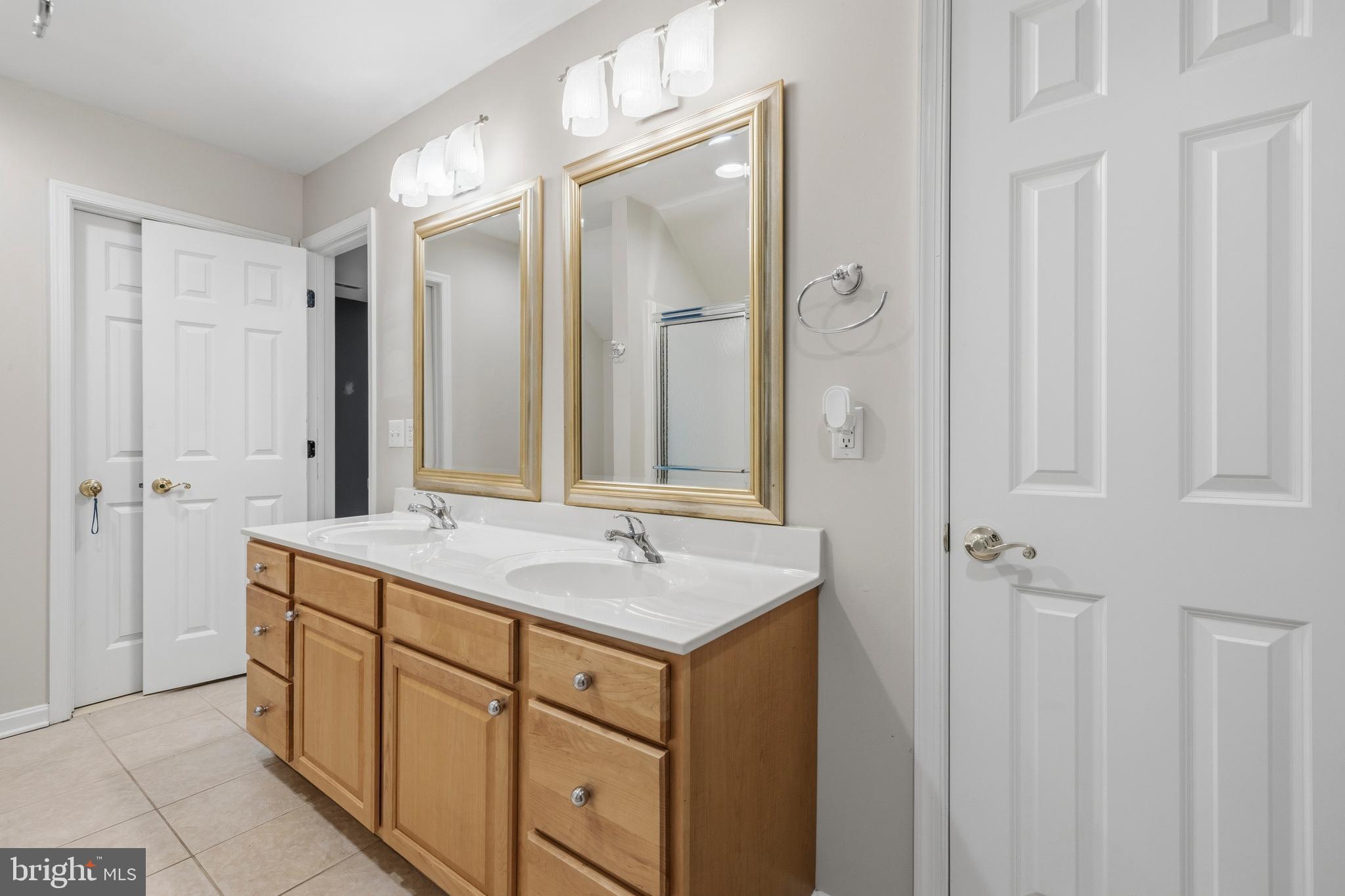 MAYFAIR GLEN - Residential