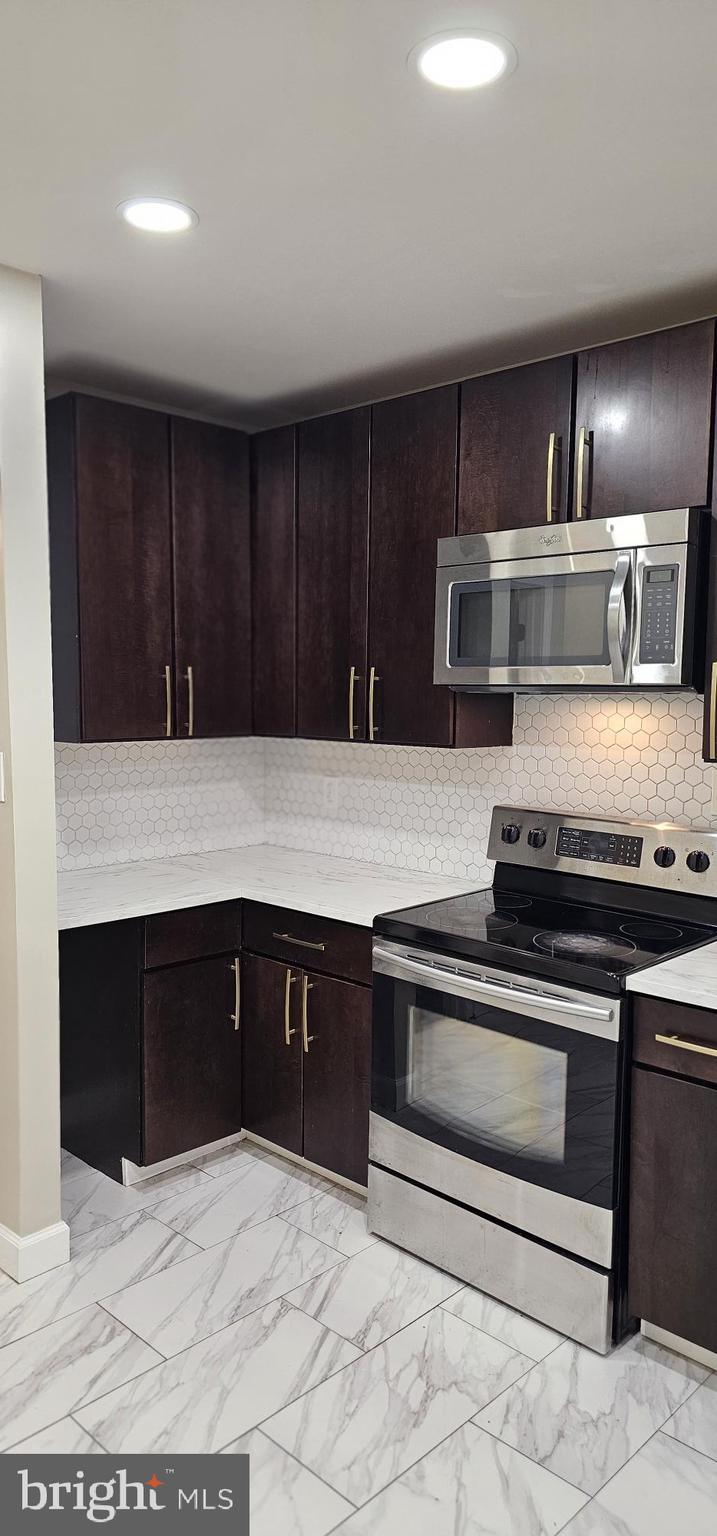 FRANKLIN SQUARE HISTORIC DISTRICT - Residential Lease