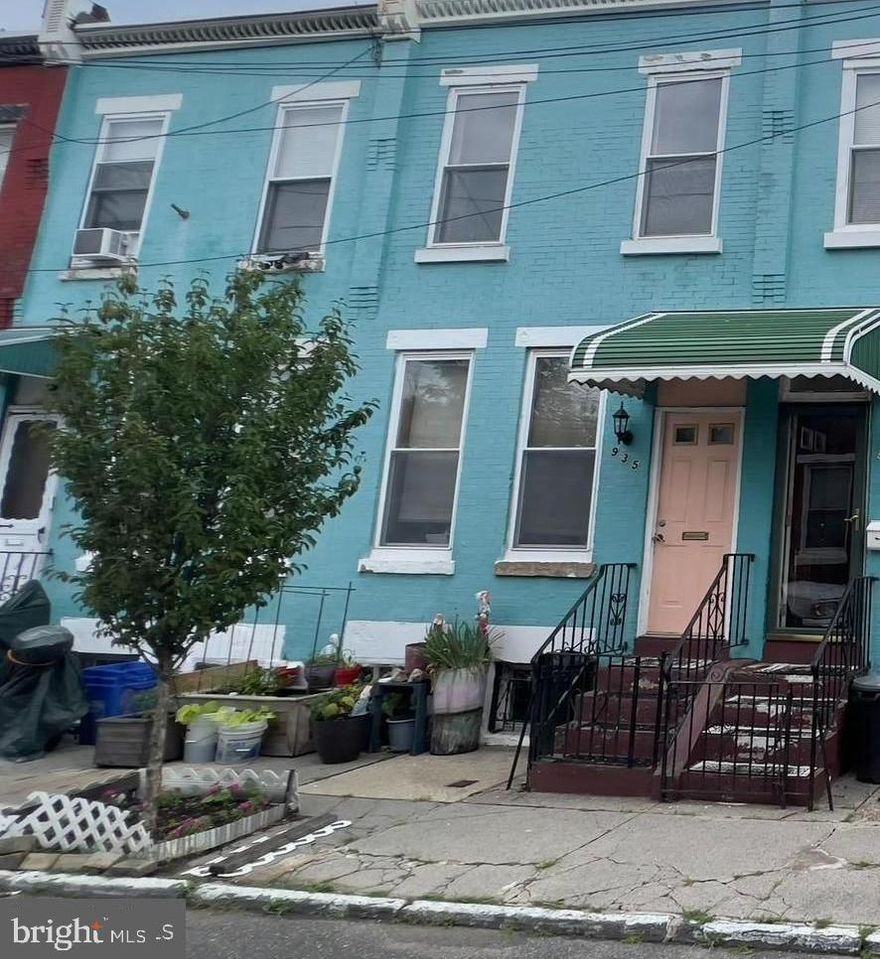 TEMPLE UNIVERSITY AREA

🔑 Investor’s Special – Turnkey Opportunity!
Perfect opportunity for rehab or rental! Priced to sell—don’t miss this chance to build equity or expand your portfolio. This property offers great bones in a desirable location with major upgrades already completed, including:

Brand new outlets and switches

All new electrical system

New ceiling fans throughout

New rubber roof

Upgraded plumbing

3-way blower, heat, and light system installed in the bathroom

Whether you're looking to fix & flip or buy and hold, this property has the potential to be a serious income generator with much of the heavy lifting already done. Schedule your showing today!