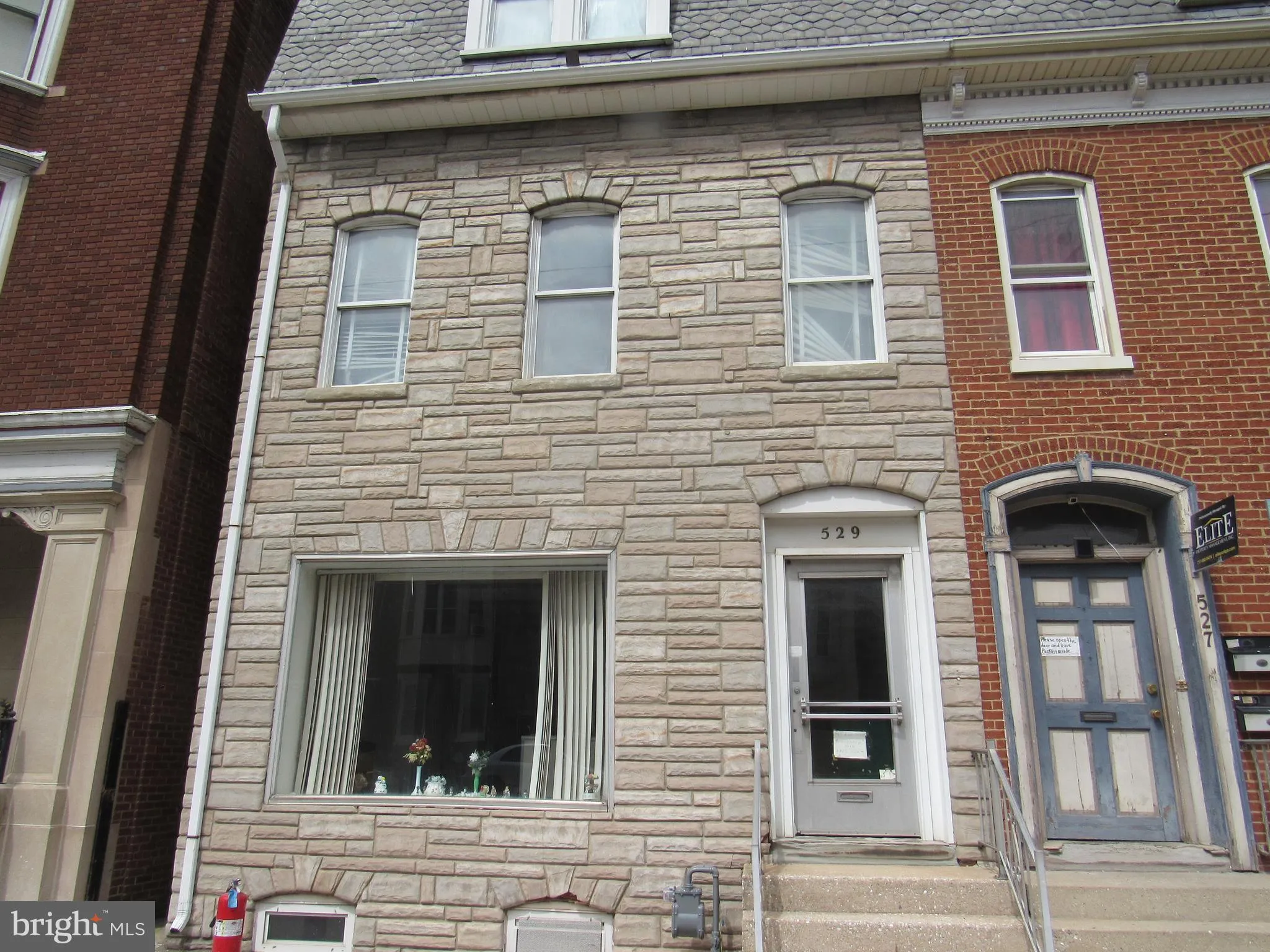 York, Pennsylvania 17401, United States, 5 Bedrooms Bedrooms, ,Residential,Pending,208146