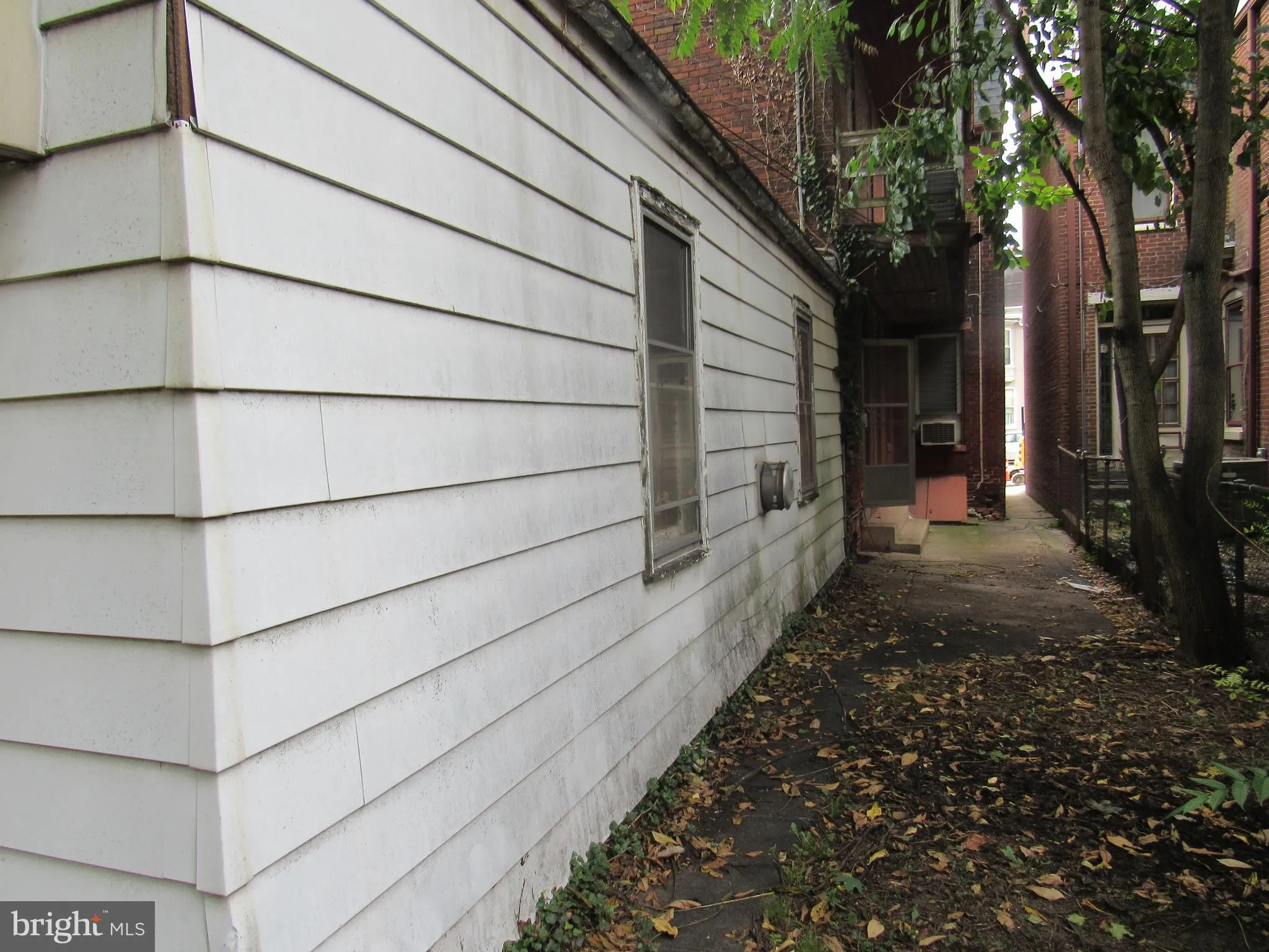 York, Pennsylvania 17401, United States, 5 Bedrooms Bedrooms, ,Residential,Pending,208146