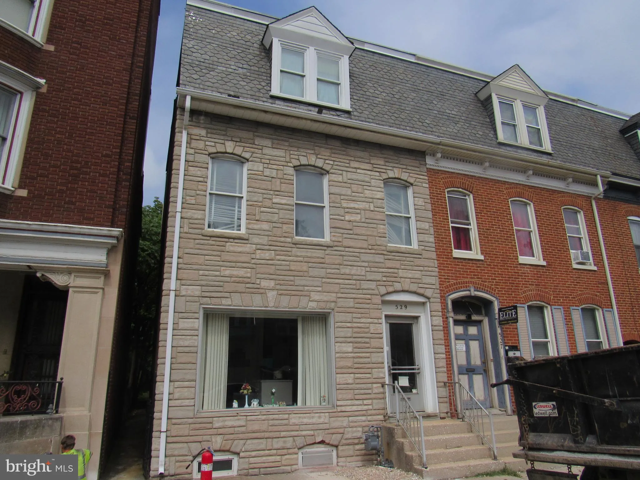 York, Pennsylvania 17401, United States, 5 Bedrooms Bedrooms, ,Residential,Pending,208146