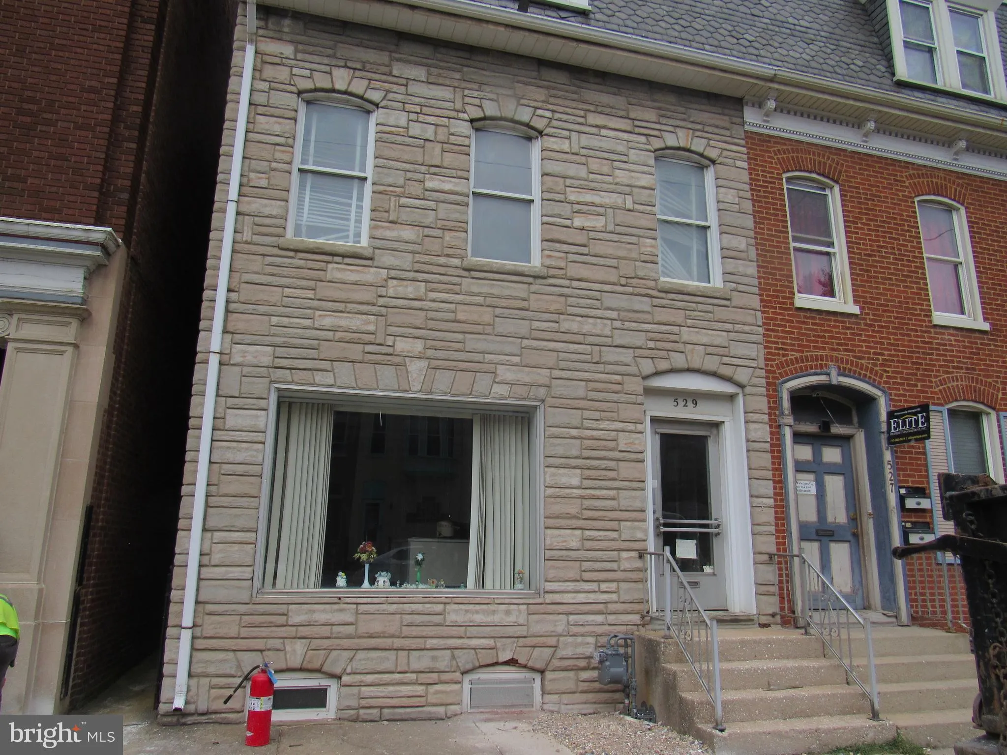 York, Pennsylvania 17401, United States, 5 Bedrooms Bedrooms, ,Residential,Pending,208146