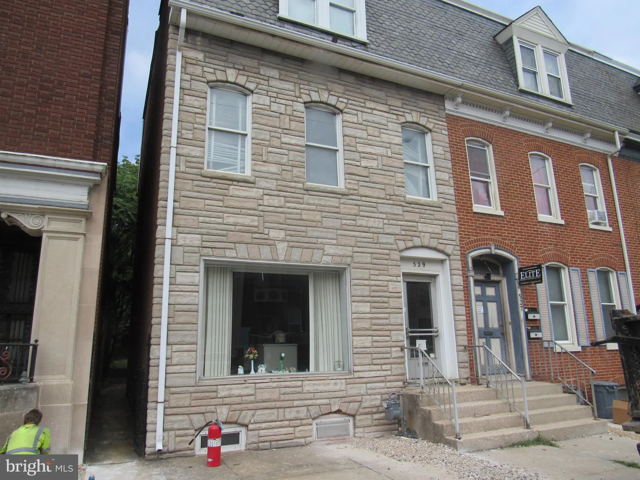 York, Pennsylvania 17401, United States, 5 Bedrooms Bedrooms, ,Residential,Pending,208146