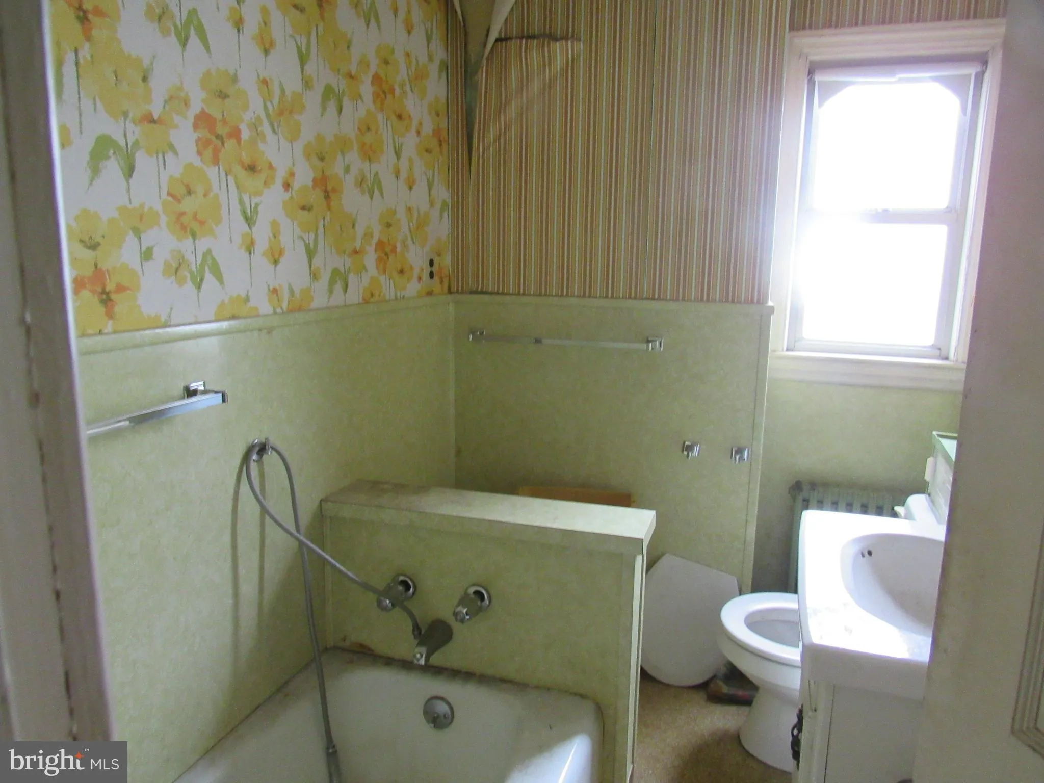 York, Pennsylvania 17401, United States, 5 Bedrooms Bedrooms, ,Residential,Pending,208146