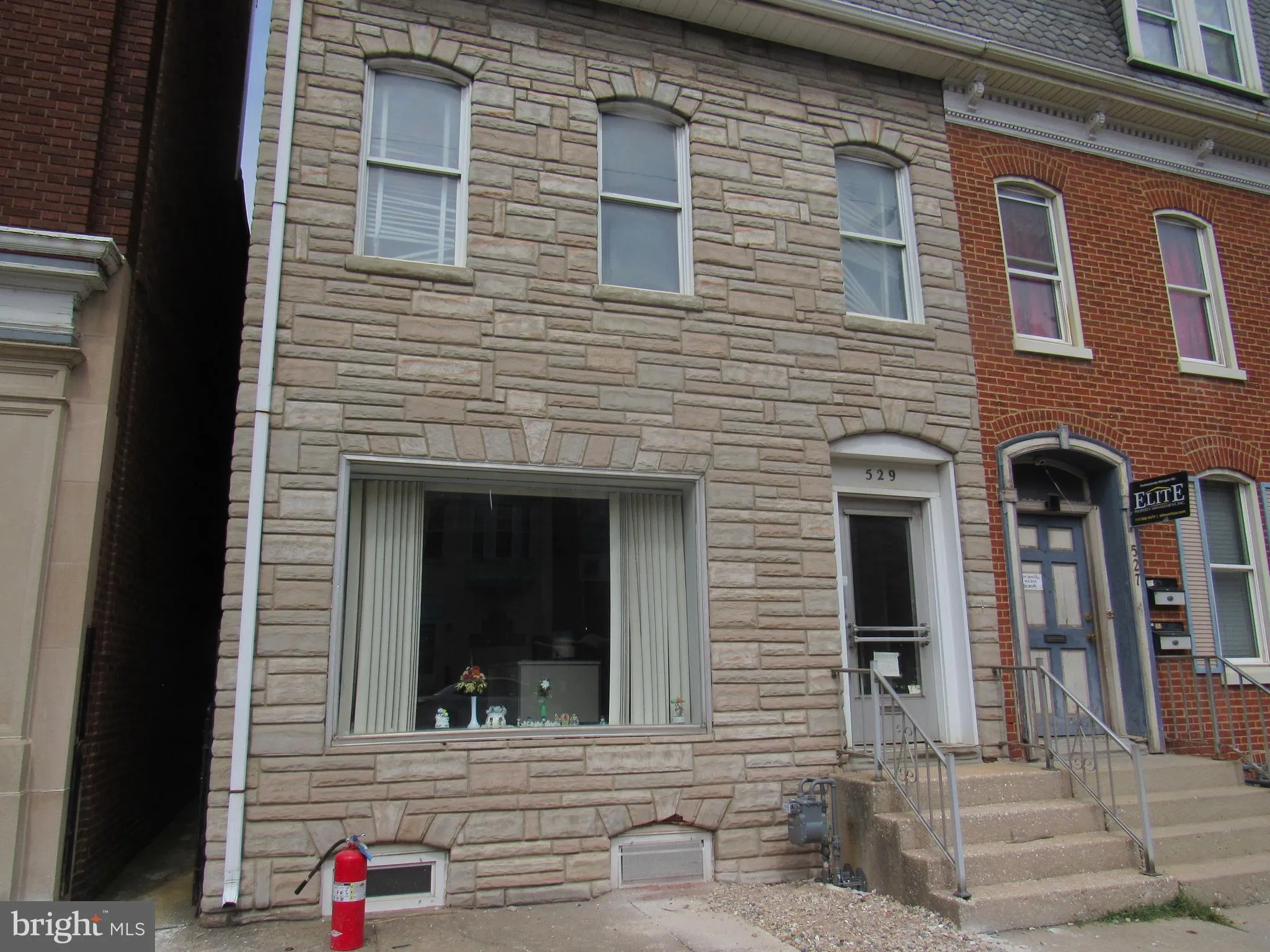 York, Pennsylvania 17401, United States, 5 Bedrooms Bedrooms, ,Residential,Pending,208146