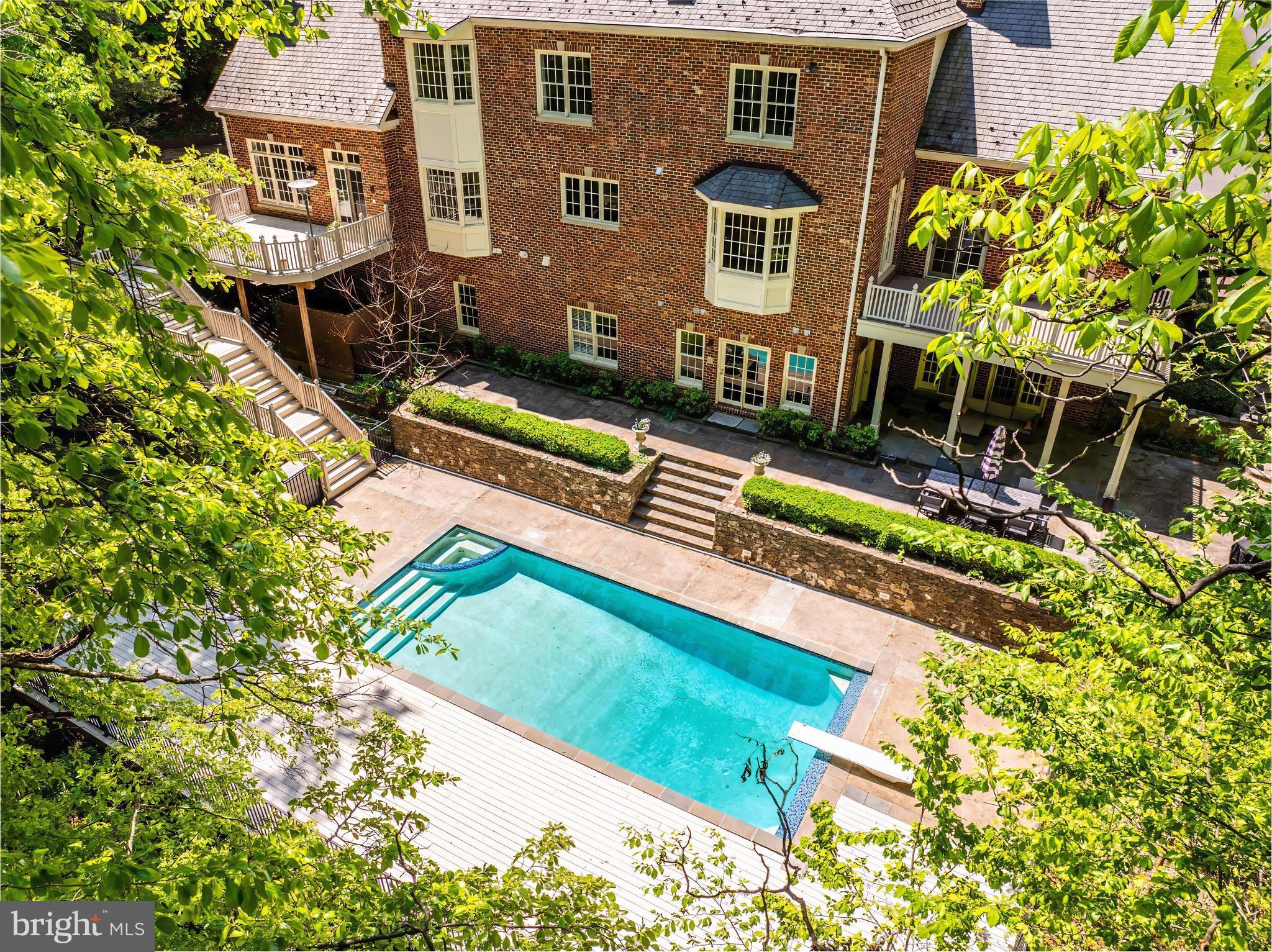 FALCON RIDGE - Residential