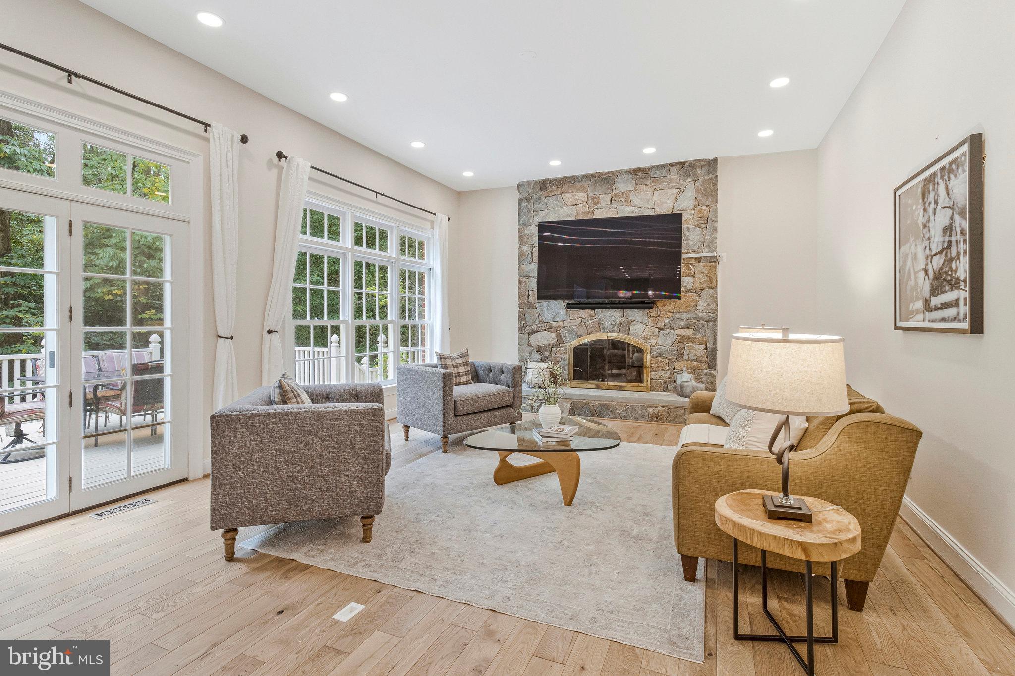 FALCON RIDGE - Residential