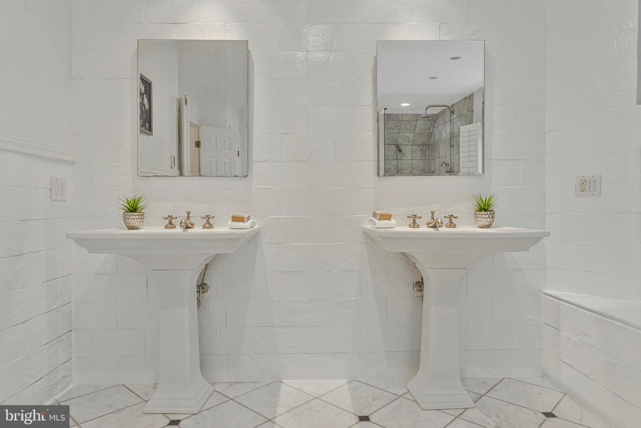 FALCON RIDGE - Residential