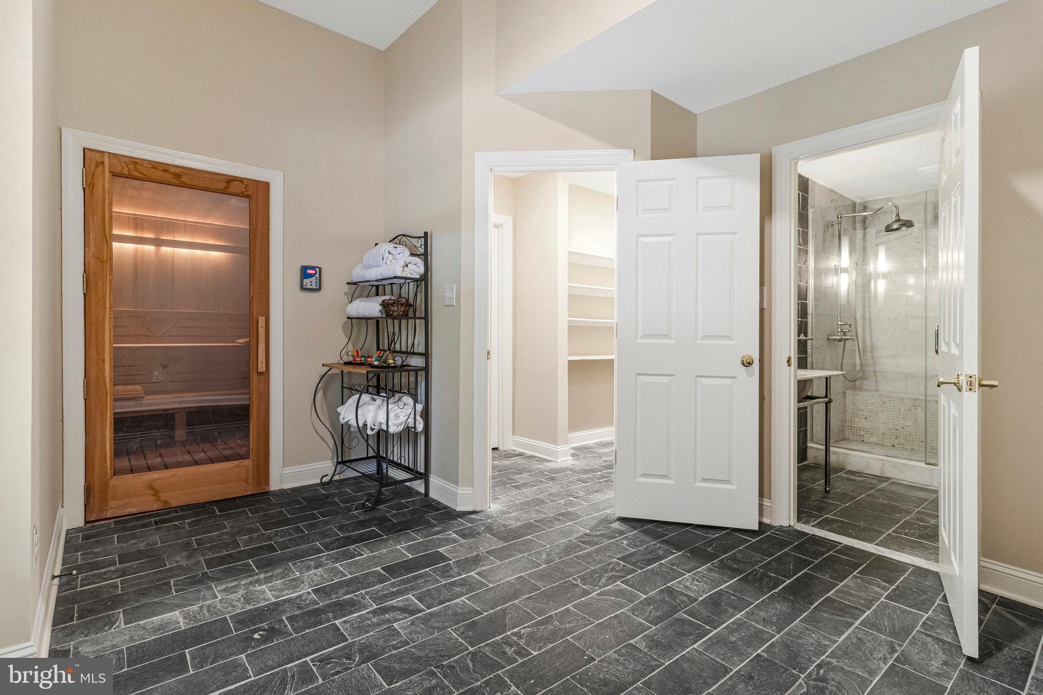 FALCON RIDGE - Residential