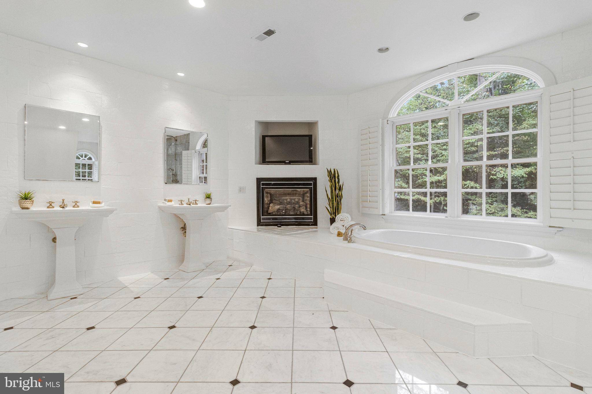 FALCON RIDGE - Residential