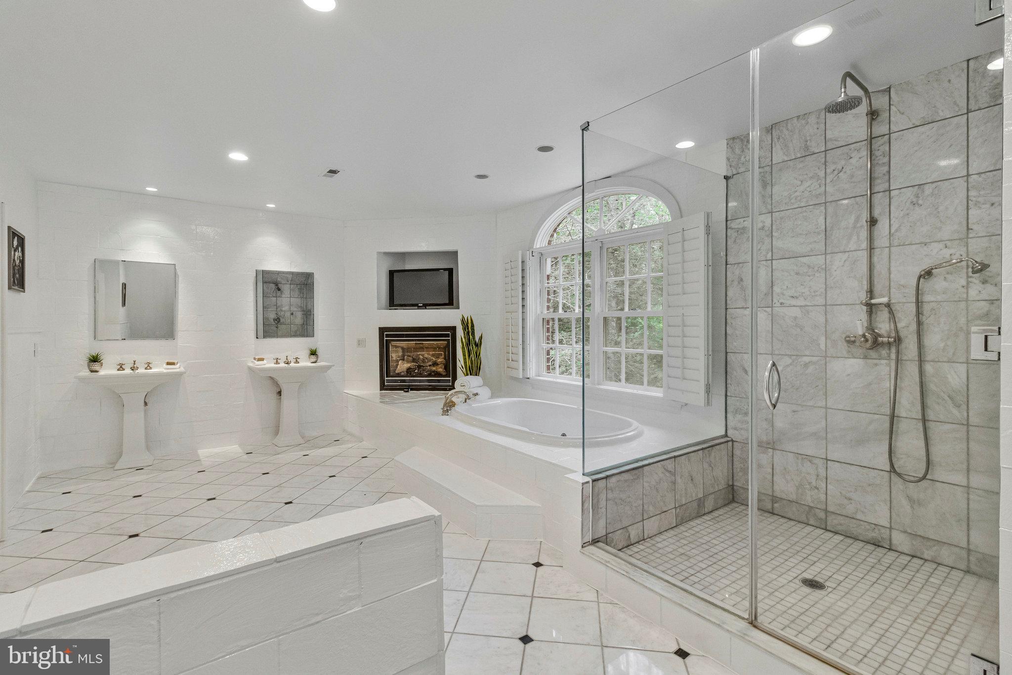 FALCON RIDGE - Residential