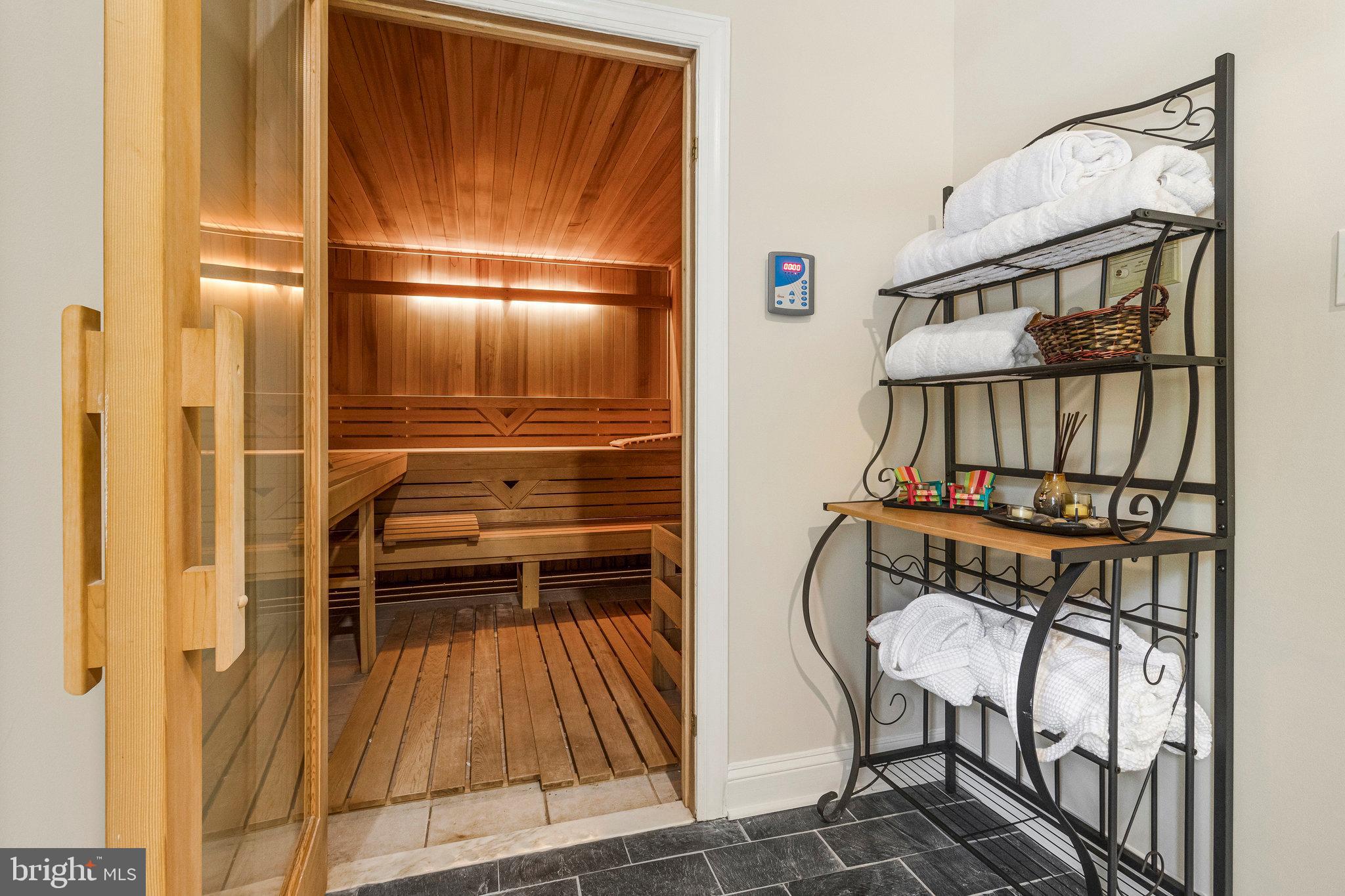 FALCON RIDGE - Residential