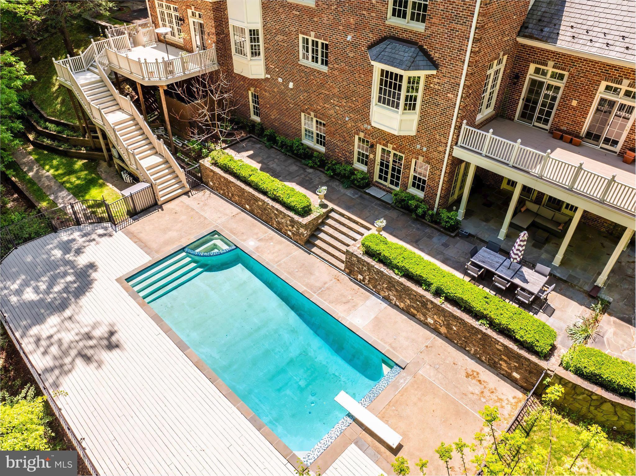 FALCON RIDGE - Residential