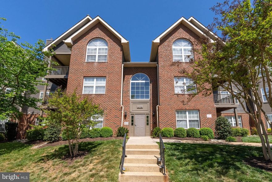 Tenants occupied *** Bright & Spacious condo ** Ground level ** Open floor plan with a fire place that will warm your heart as you cozy up during those cooler nights, washer and dryer in unit, primary bedroom with a generous walk-in closet, all pristine hardwood floors, ample parking , this condo offers an unbeatable location that makes your daily commute a breeze. minutes away from Fair Oaks mall, Fairfax Corner and Fairfax town center, Costco, Easy access to major highways such as Rt 50, I-66, Rt 29, Fairfax county pkwy. ensuring that you have everything you need right at your fingertips. Don't miss out on this exceptional opportunity to call this beautiful condo your home.