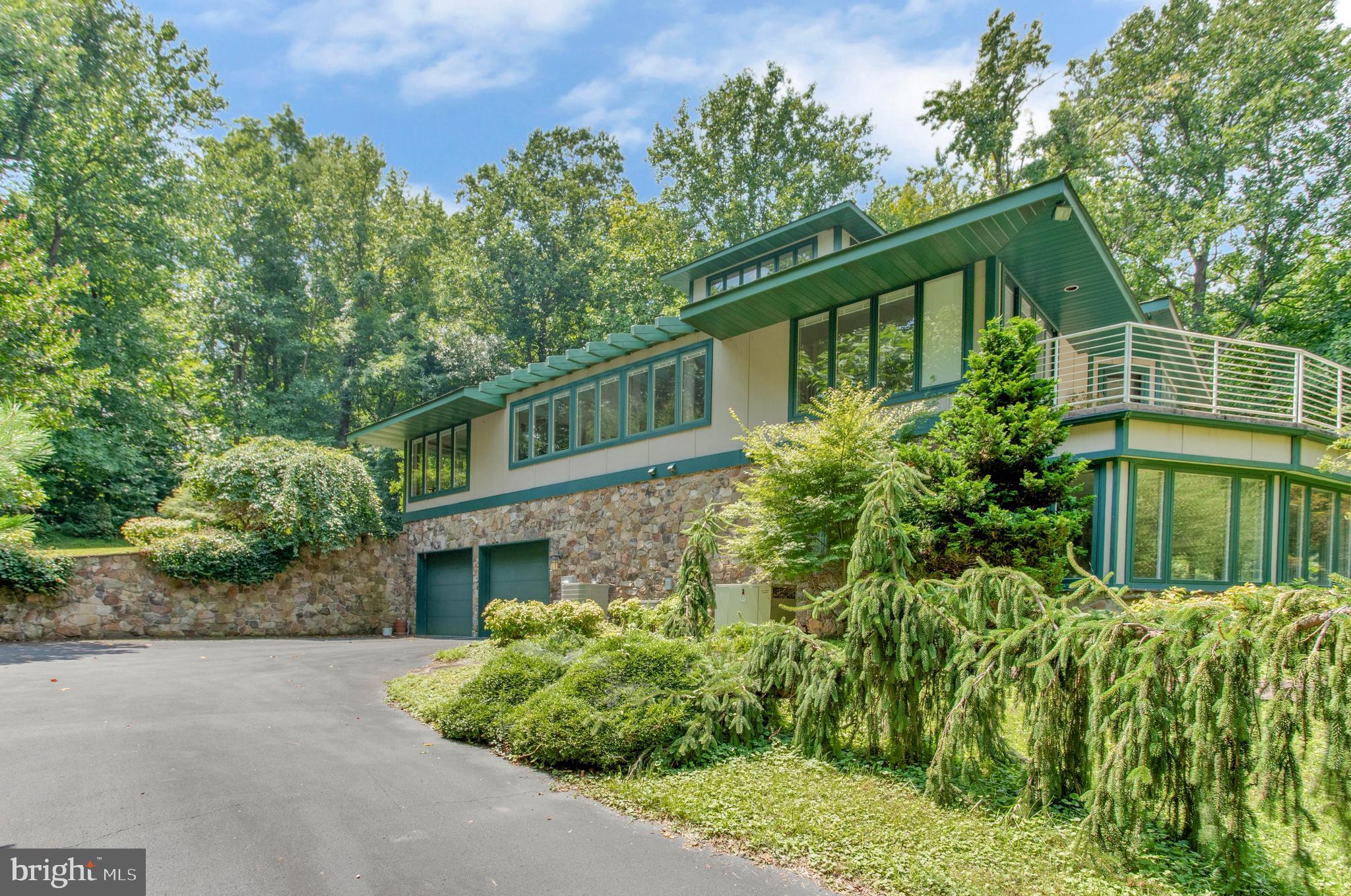 4895 BAYVIEW DRIVE