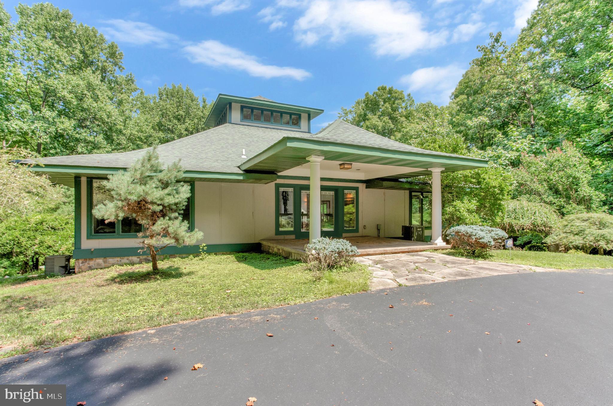 4895 BAYVIEW DRIVE