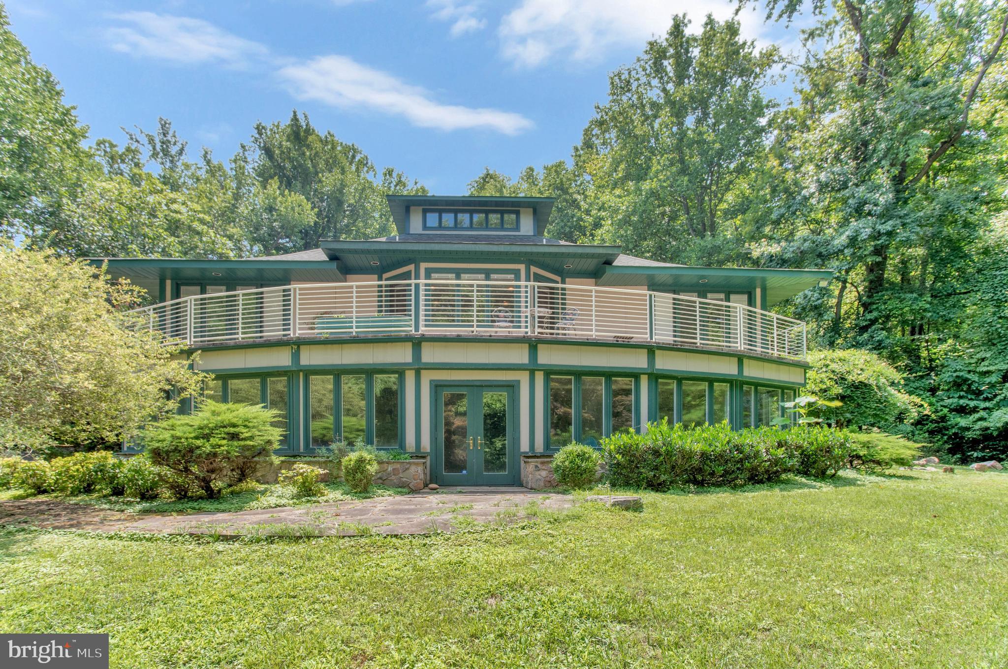4895 BAYVIEW DRIVE