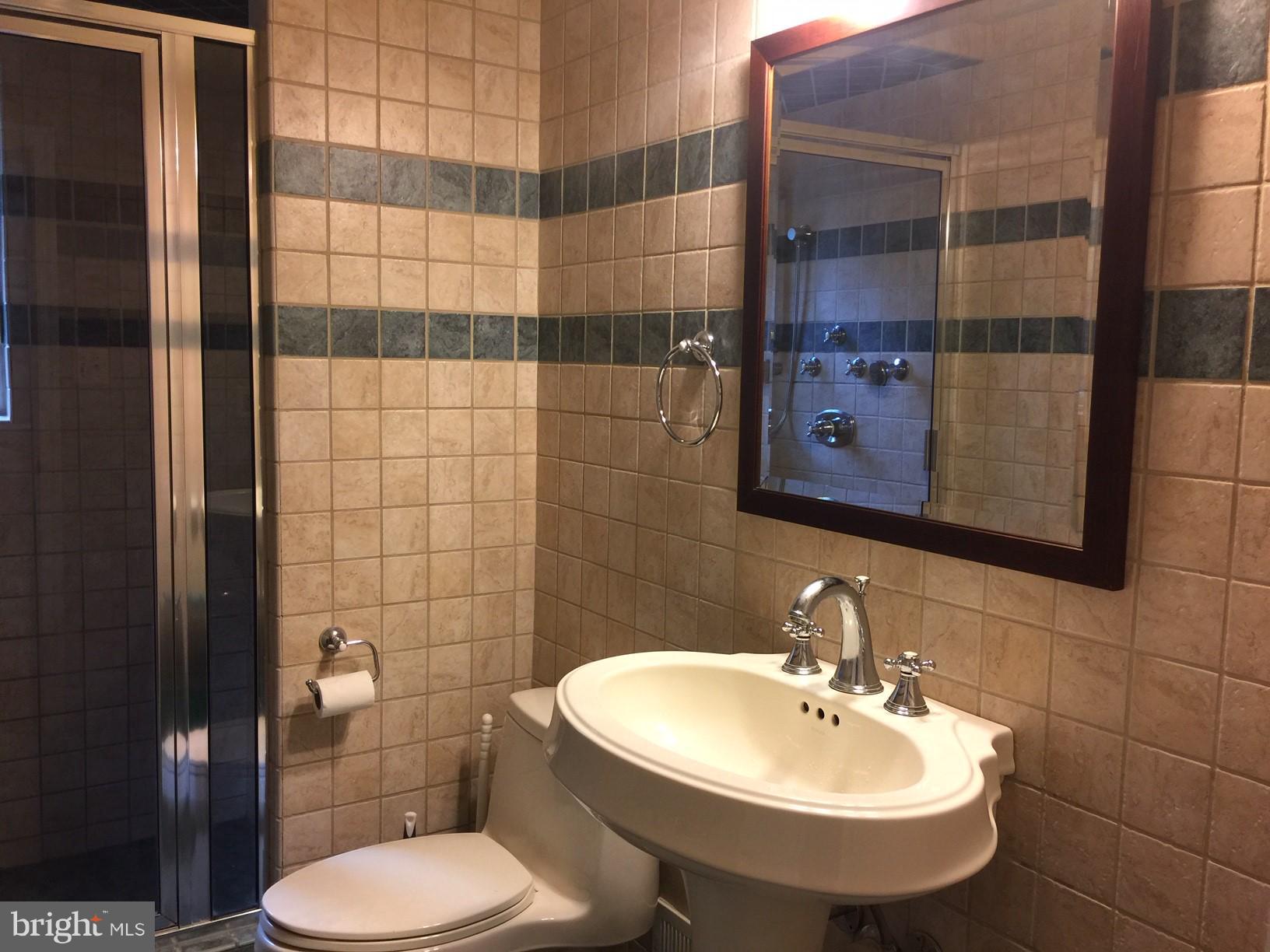 ENGLISH VILLAGE - Residential Lease