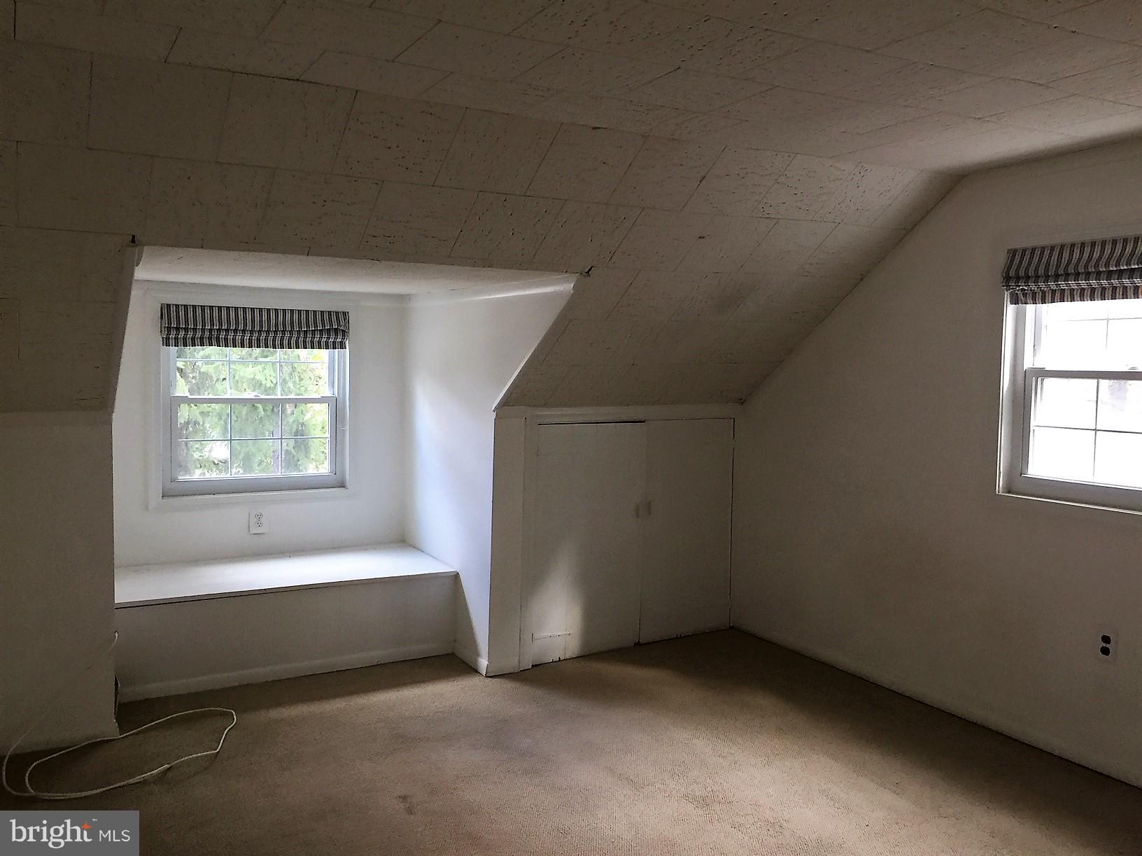 ENGLISH VILLAGE - Residential Lease