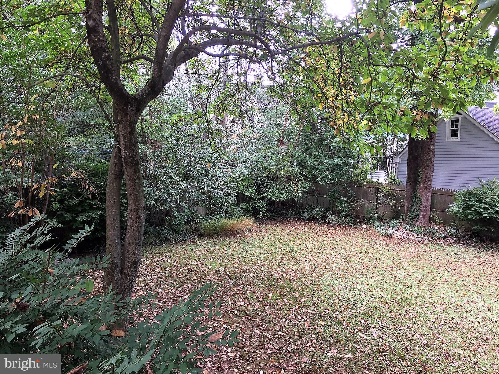 ENGLISH VILLAGE - Residential Lease