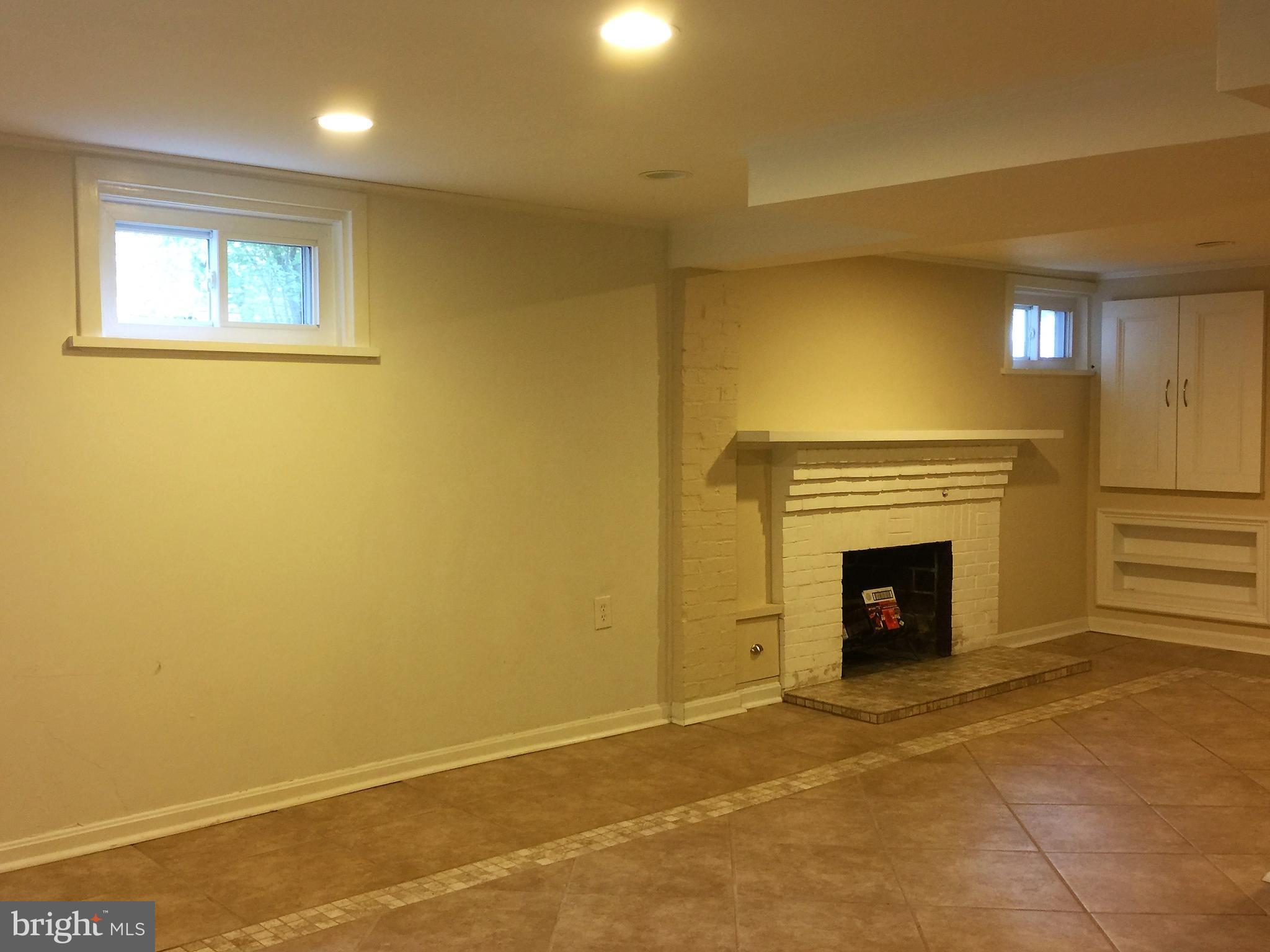 ENGLISH VILLAGE - Residential Lease