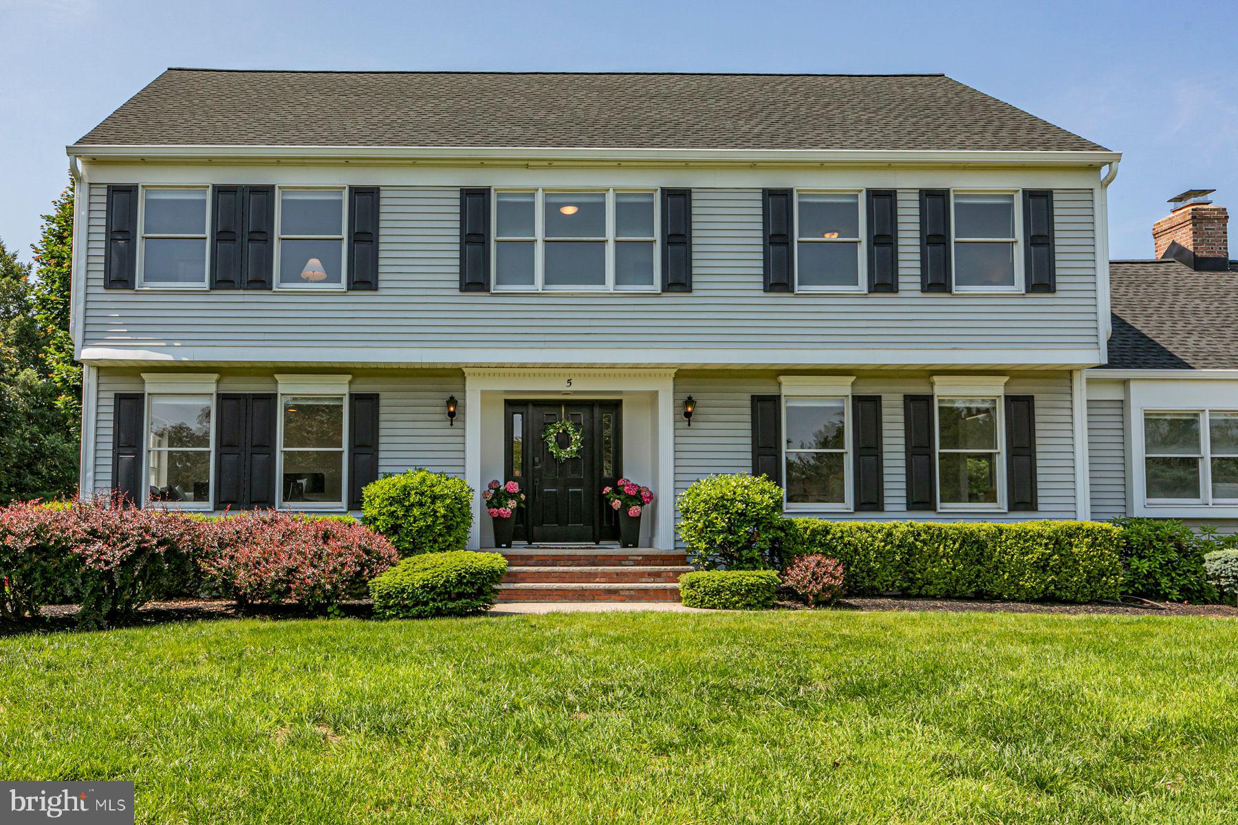 5 OAK RIDGE DRIVE