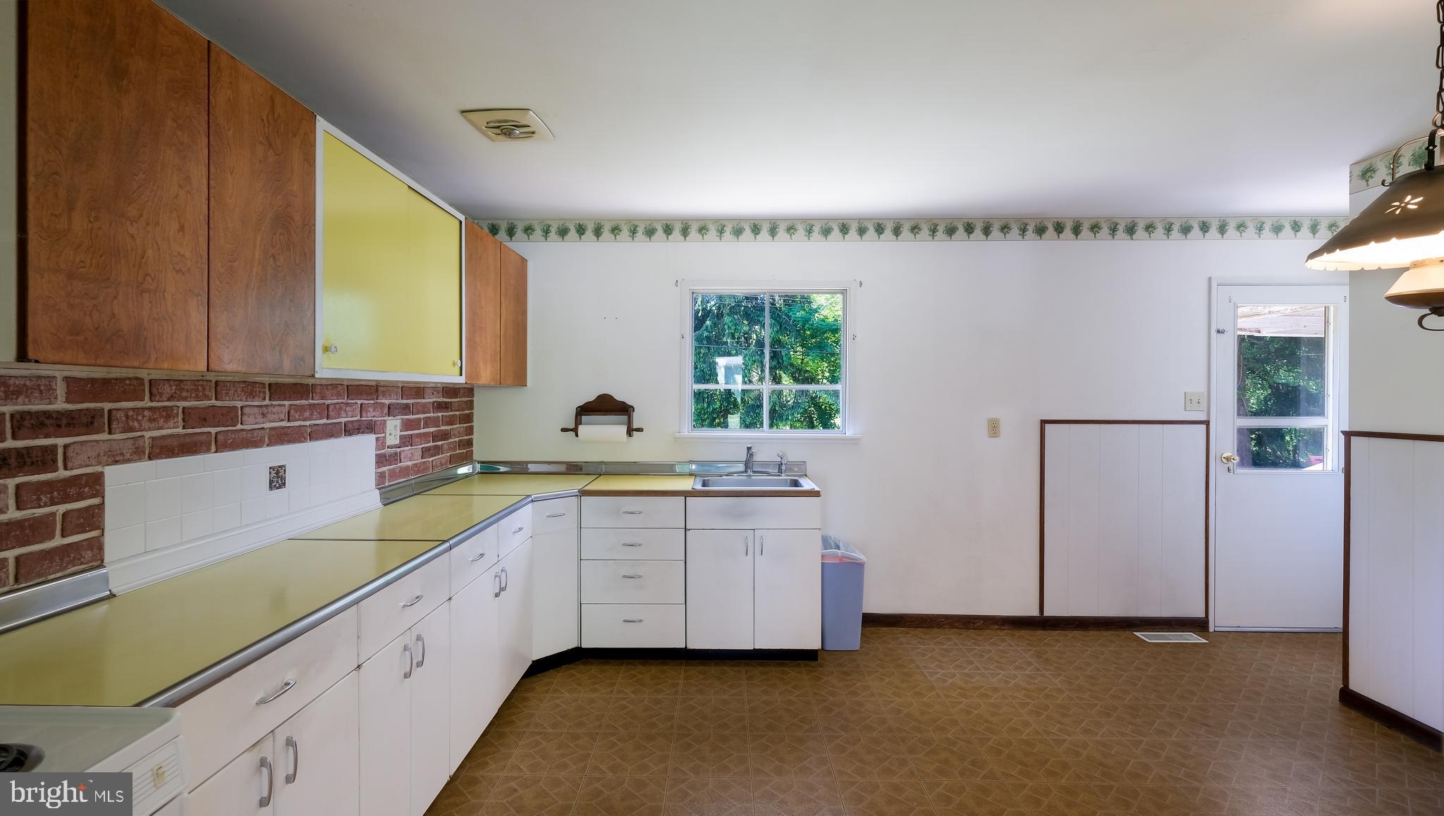 HILLSIDE VIL - Residential